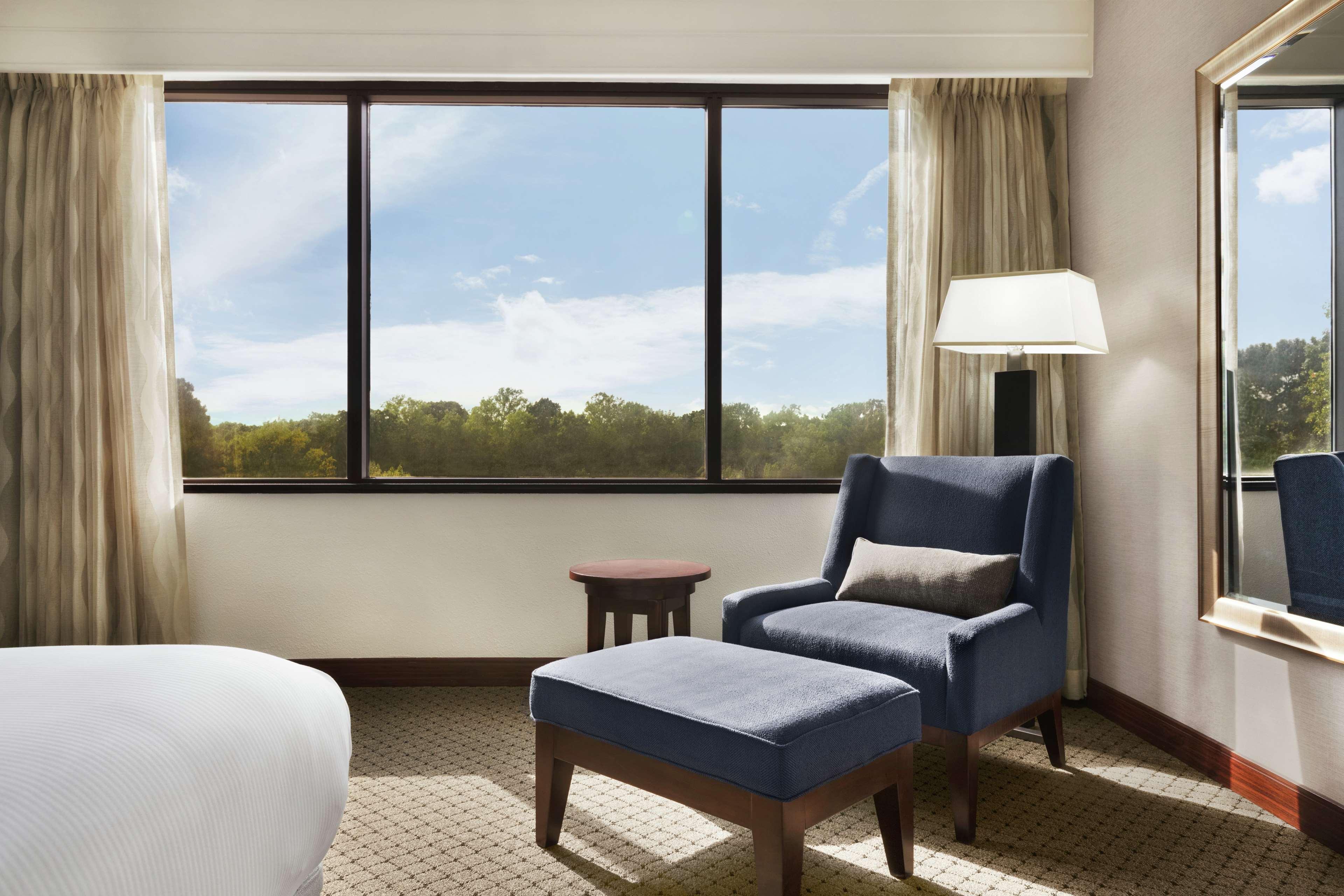 Doubletree By Hilton South Tyvola Hotel