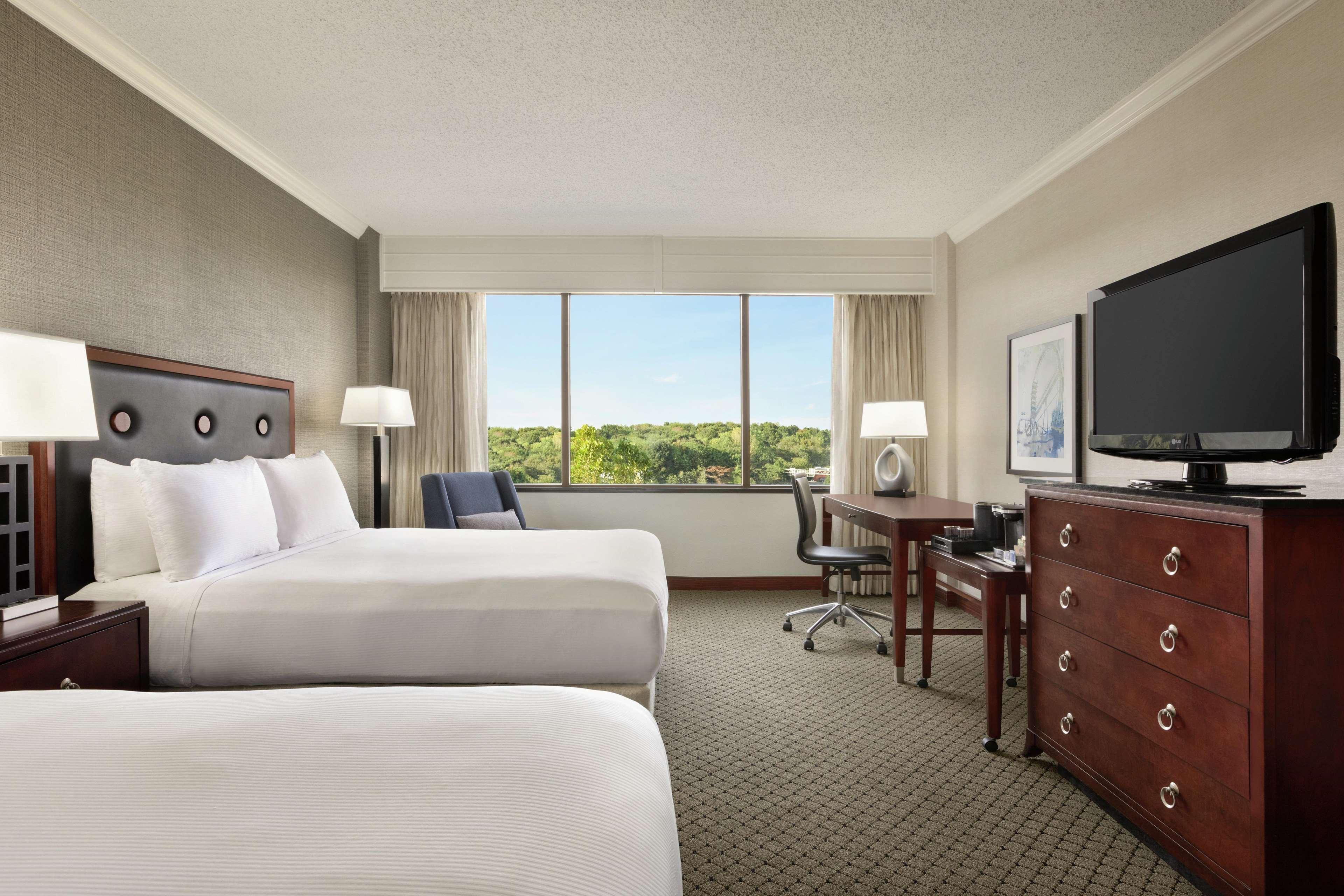 Doubletree By Hilton South Tyvola Hotel