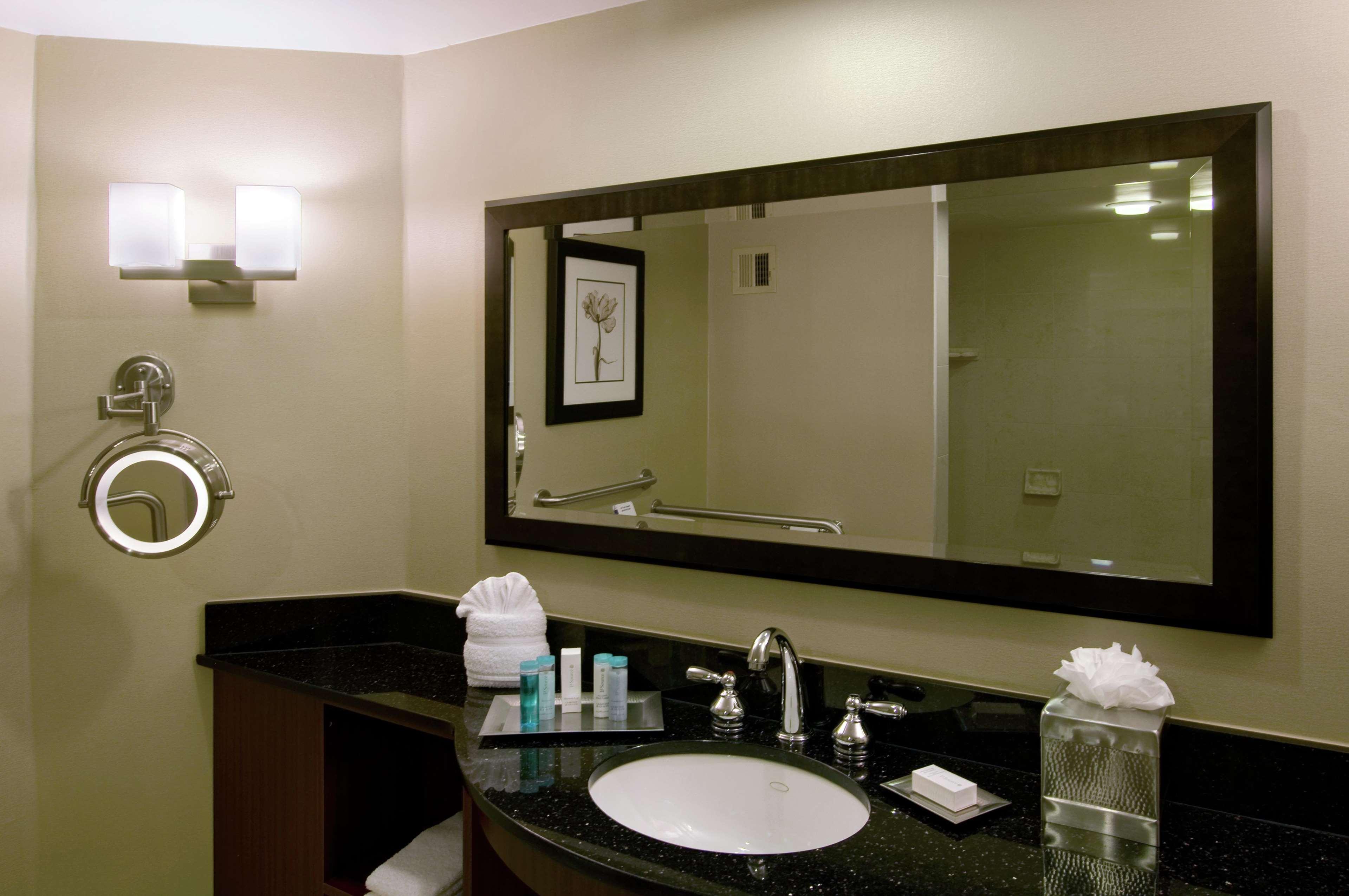Doubletree By Hilton South Tyvola Hotel 4*