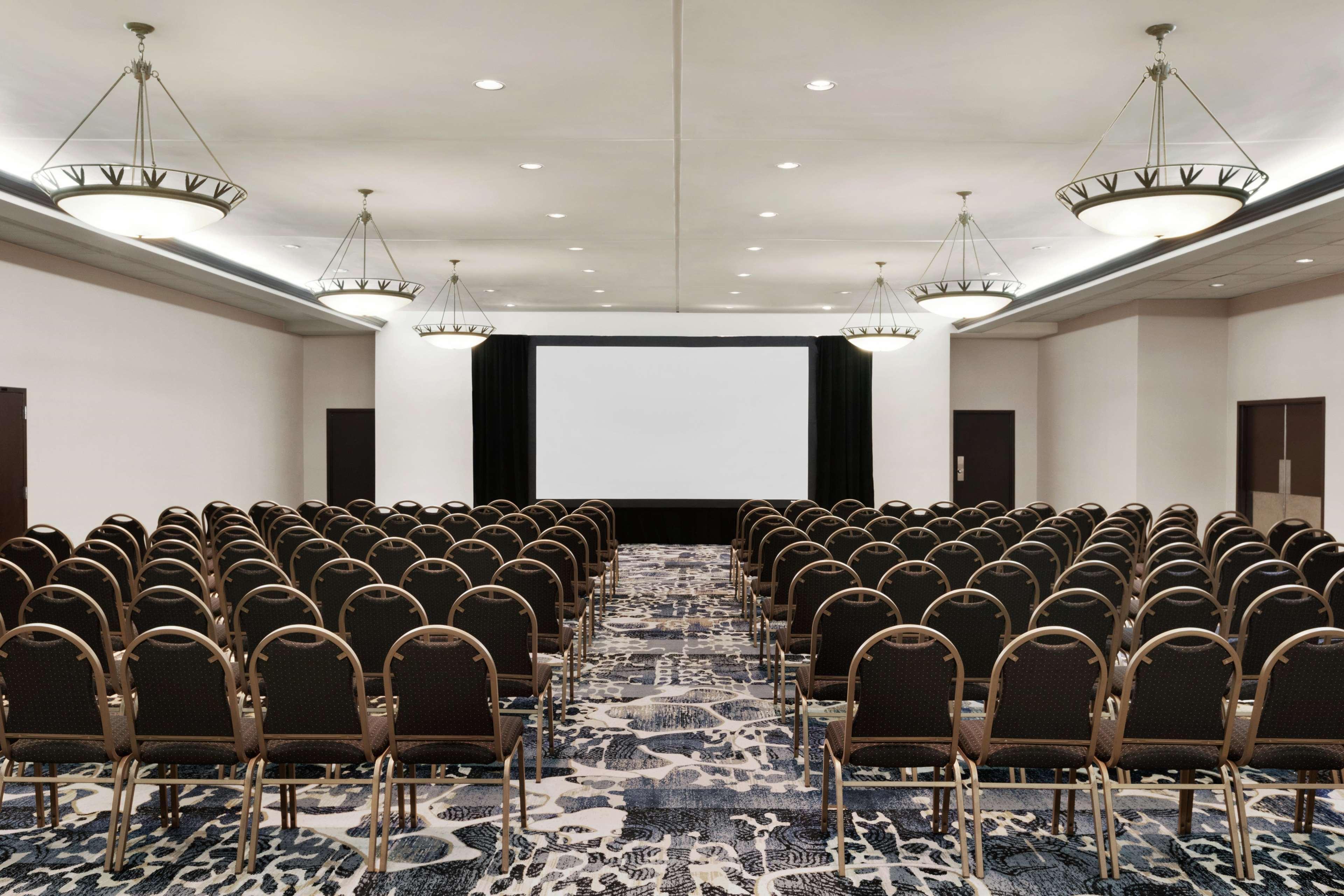 Doubletree By Hilton South Tyvola Hotel