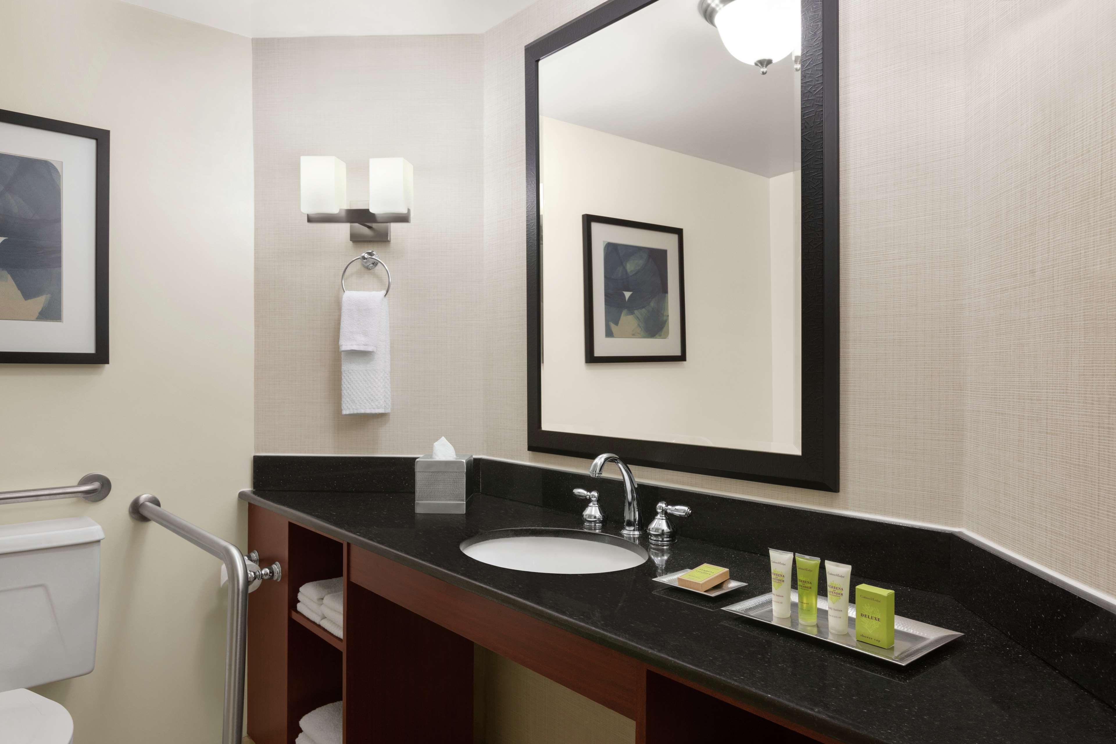 Doubletree By Hilton South Tyvola