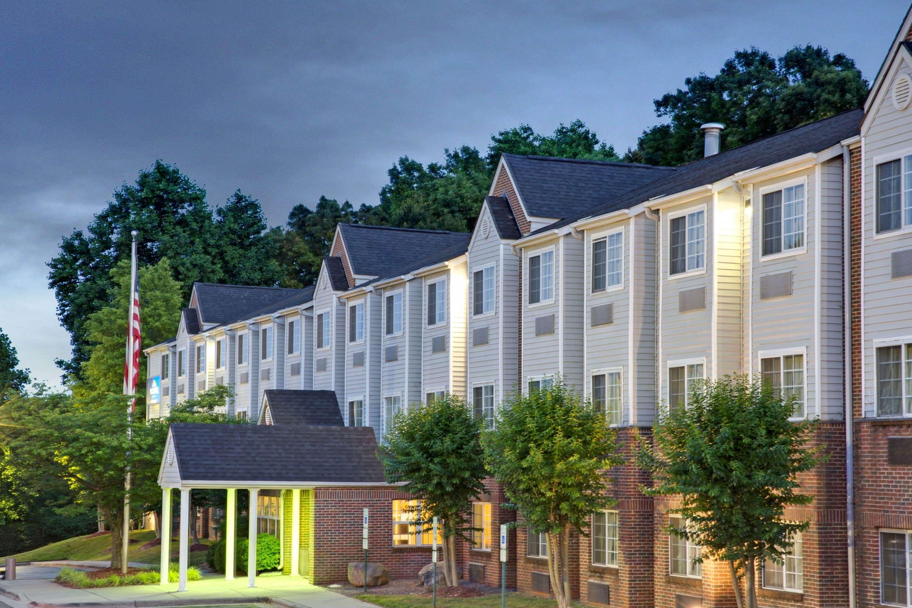 Microtel By Wyndham Place Hotel 2*