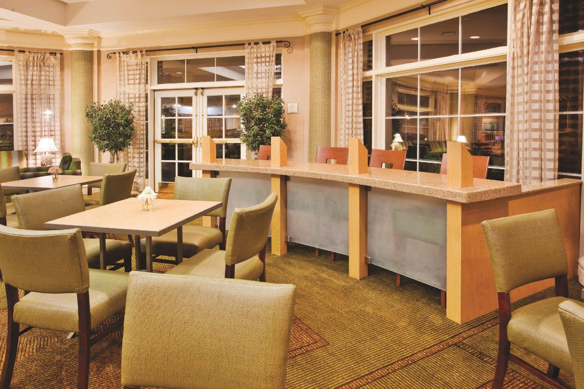 La Quinta By Wyndham Airport South Hotel