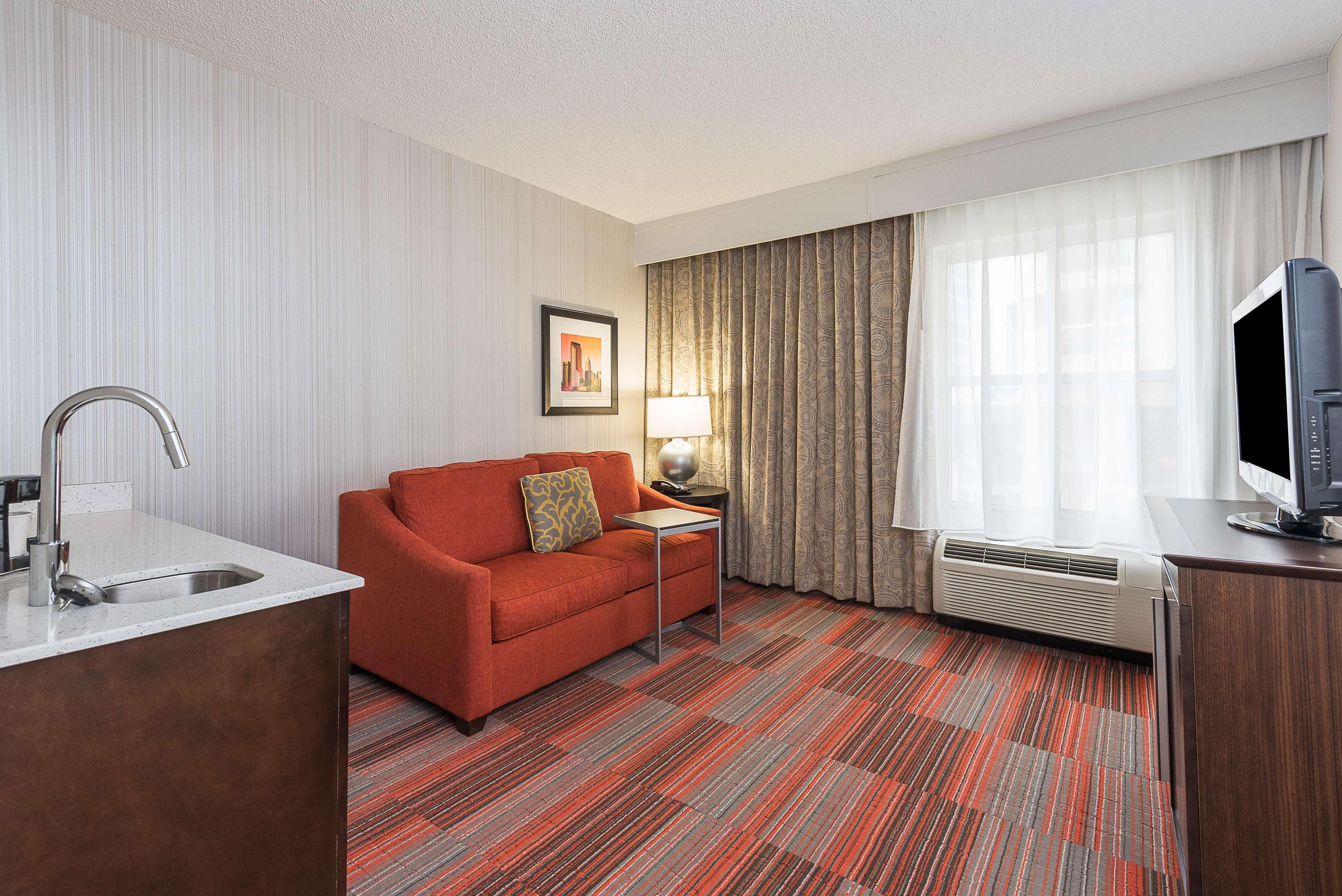 Hampton Uptown 3*