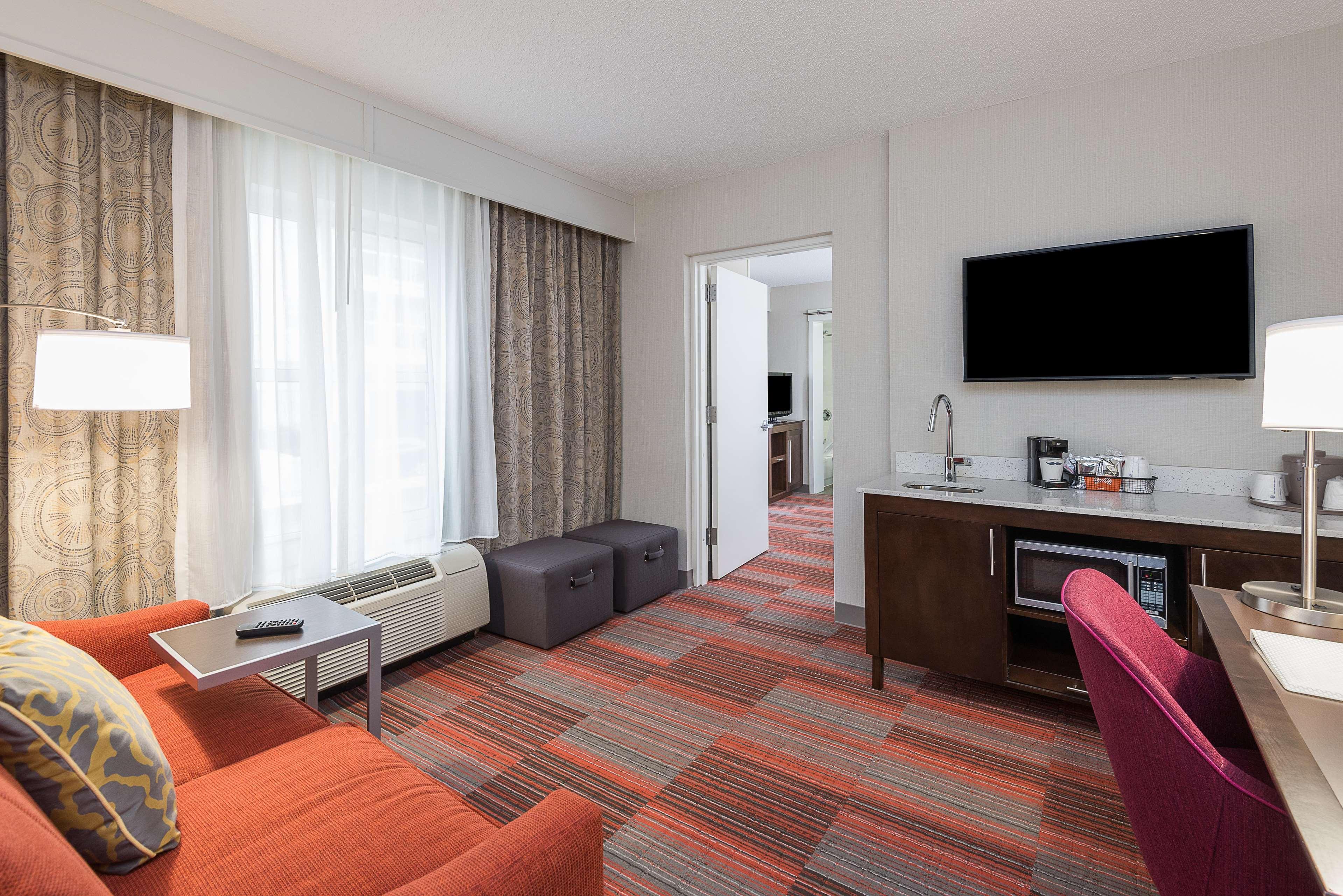 Hampton Uptown Hotel 3*