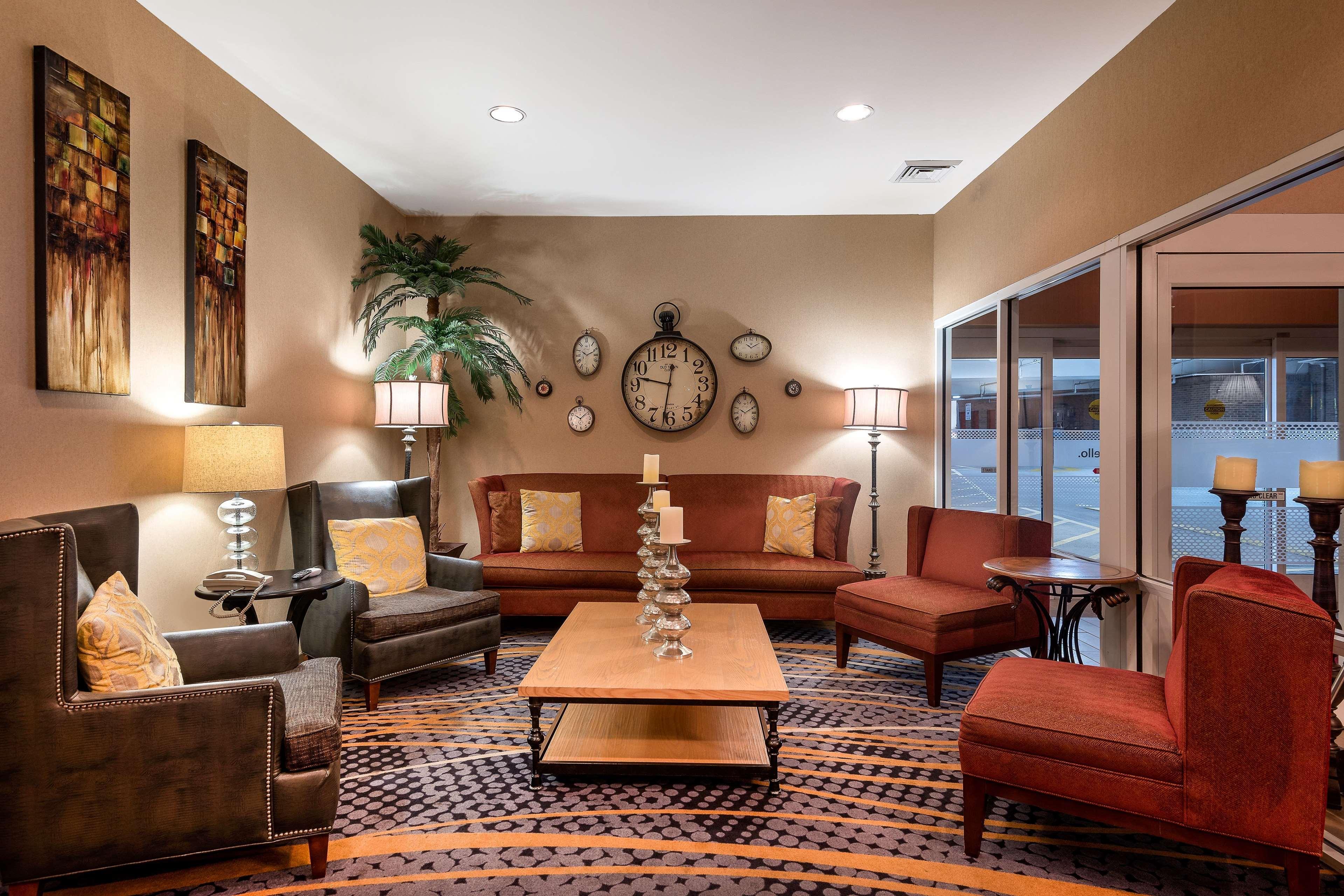 Hampton Uptown Hotel