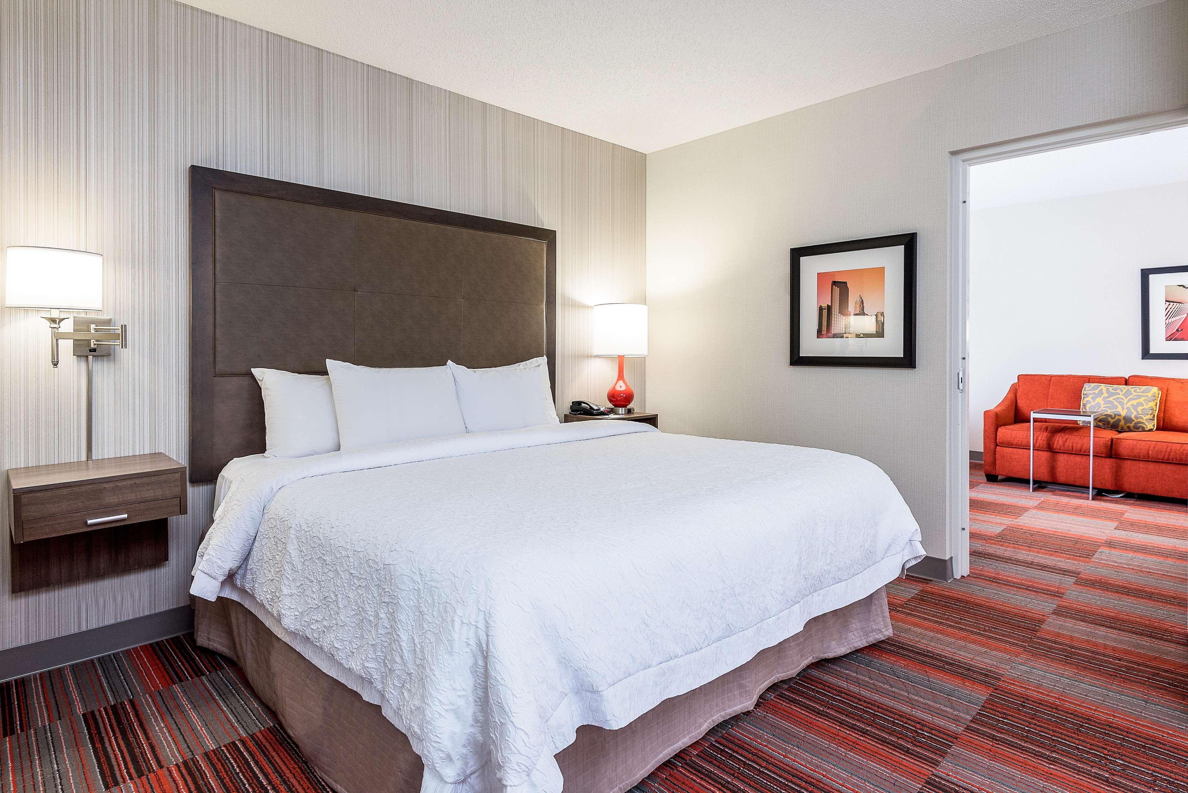 Hampton Uptown Hotel 3*