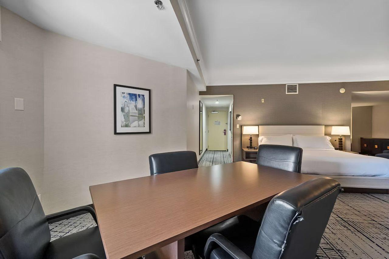 Doubletree By Hilton South Tyvola