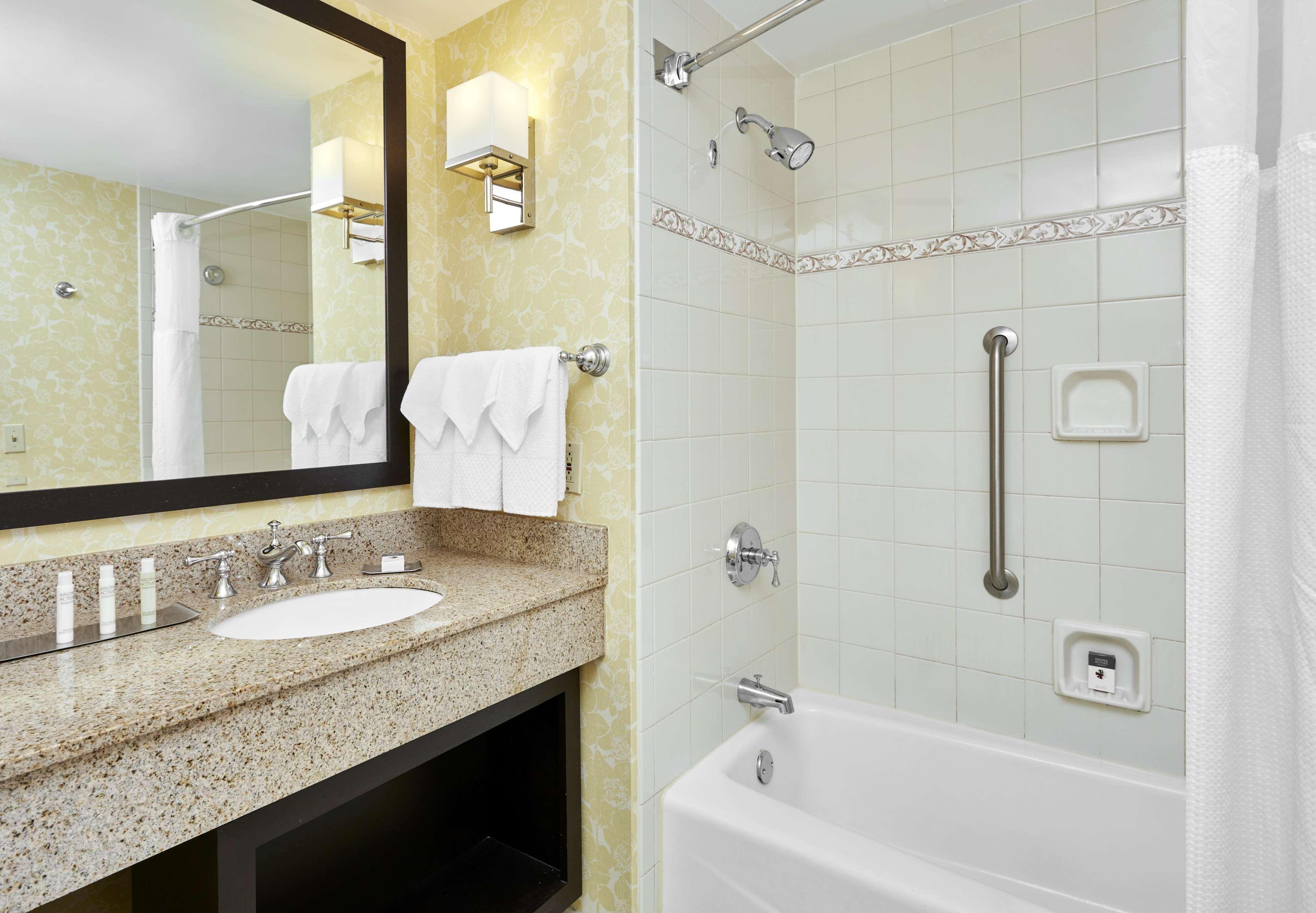 Doubletree By Hilton Uptown Hotel 4*