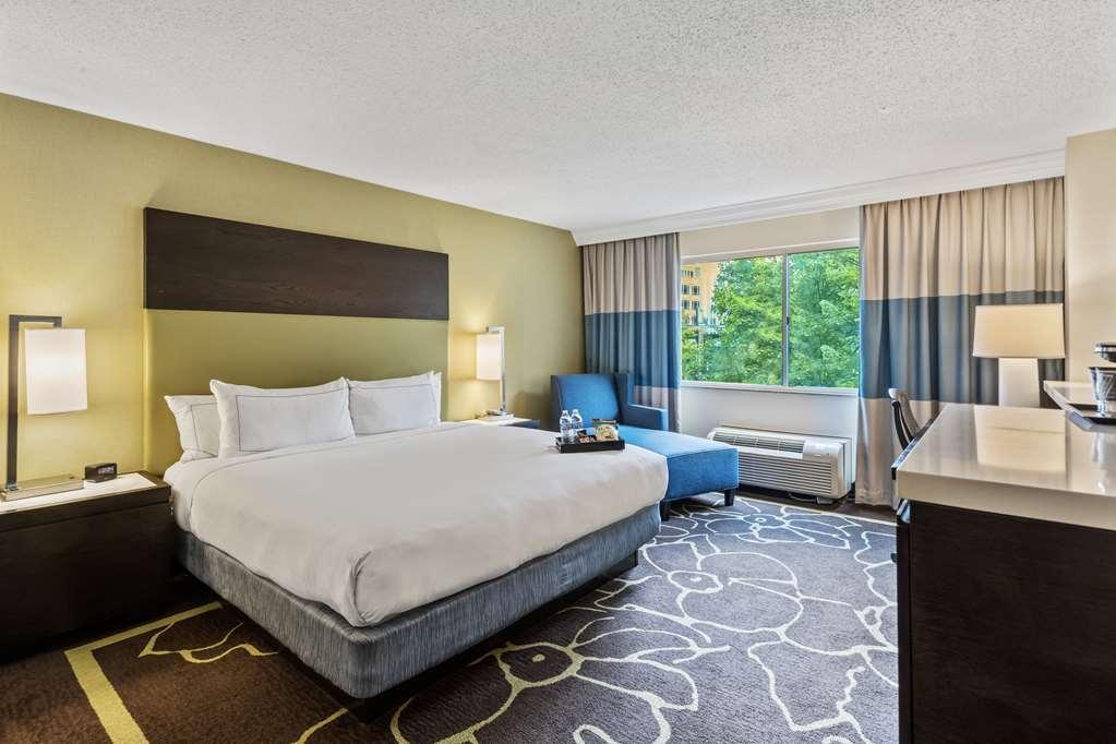 Doubletree By Hilton Uptown Hotel 4*