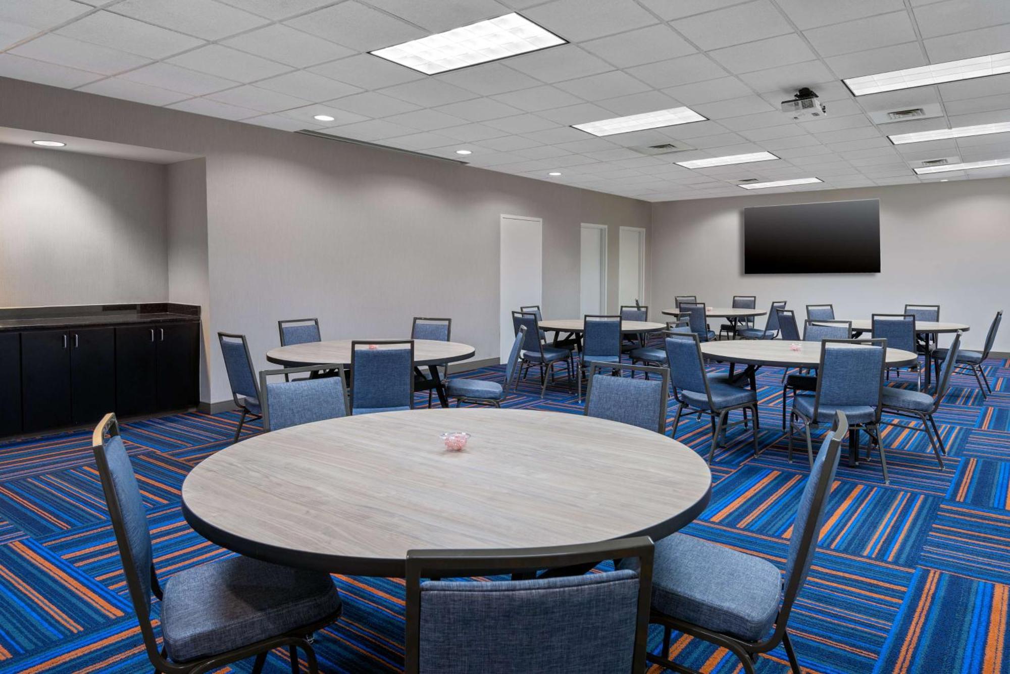 Hotel Hampton Uptown 3*