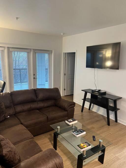 Uptown Luxury Near It All Apartment *