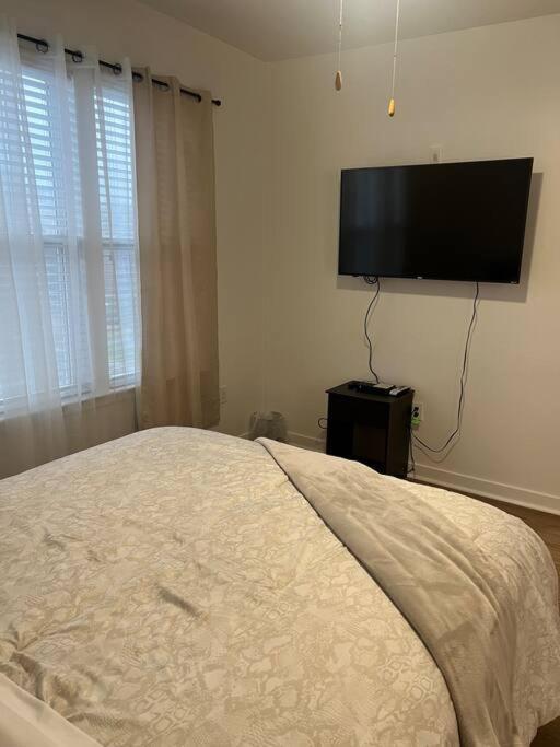 Apartment Uptown Luxury Near It All