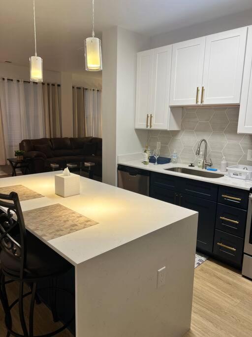Uptown Luxury Near It All Apartment *
