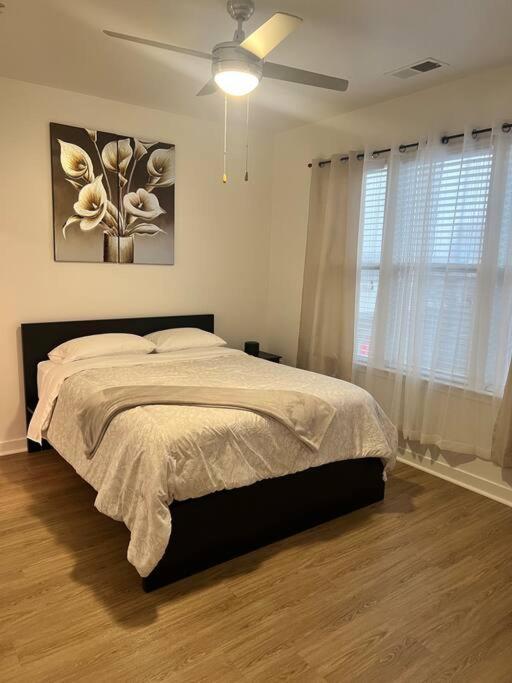 Apartment Uptown Luxury Near It All