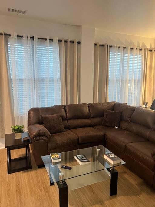 Uptown Luxury Near It All Apartment