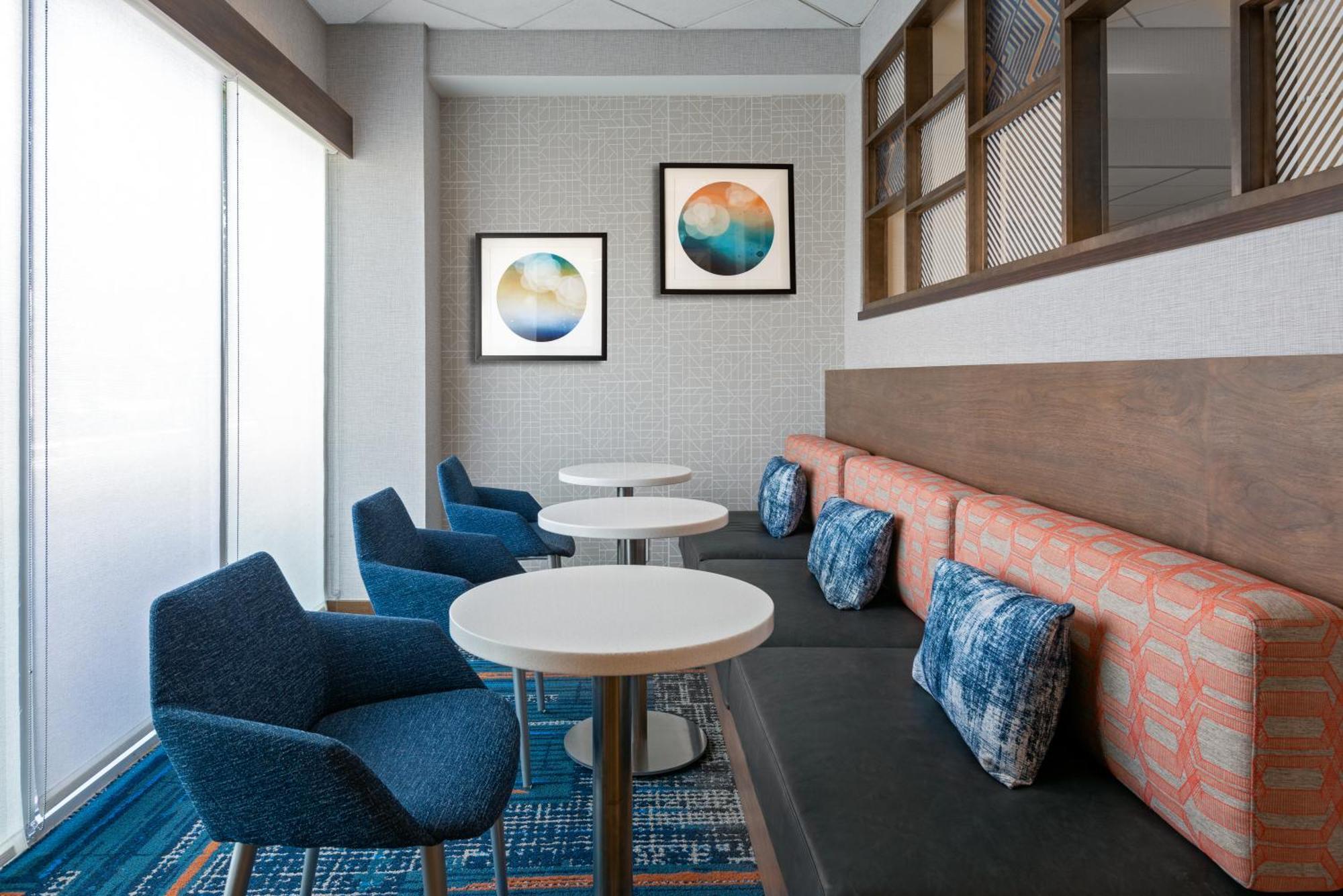 Hotel Hampton Uptown 3*