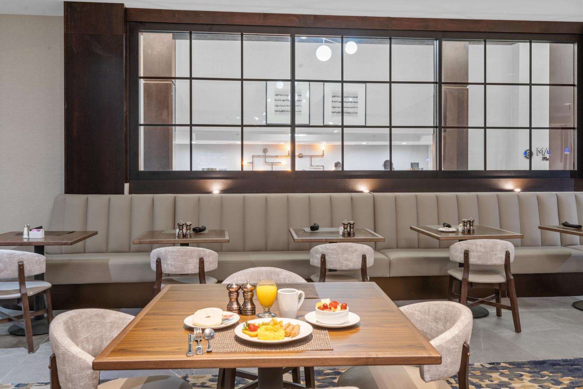 Hotel Doubletree By Hilton South Tyvola 4*
