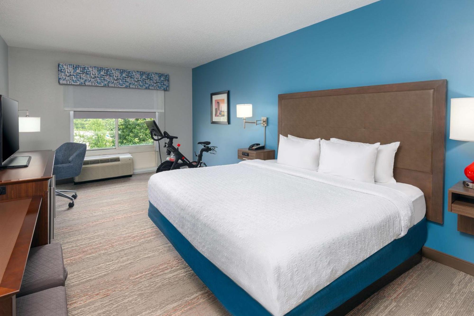 Hampton Uptown Hotel