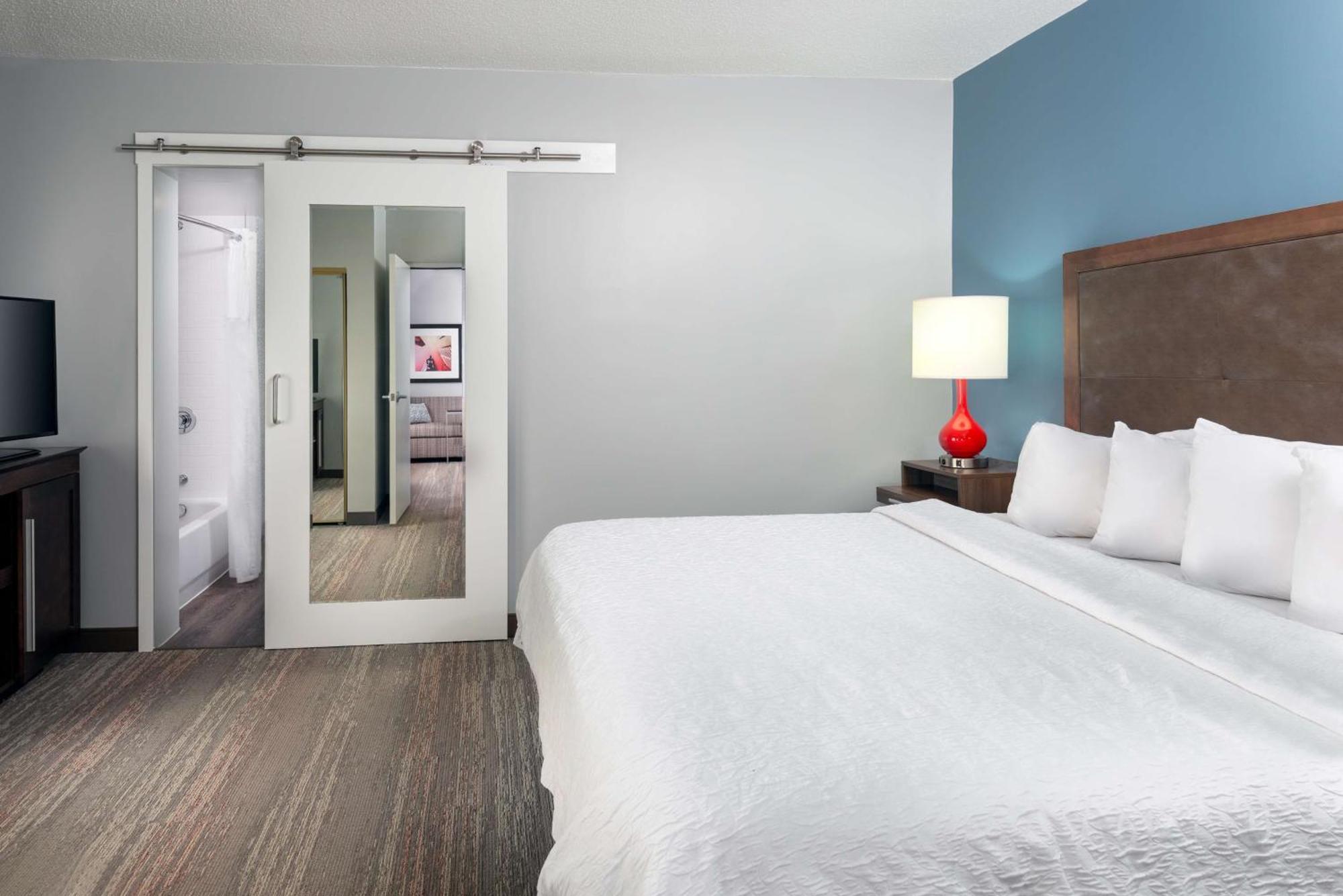 Hampton Uptown Hotel 3*