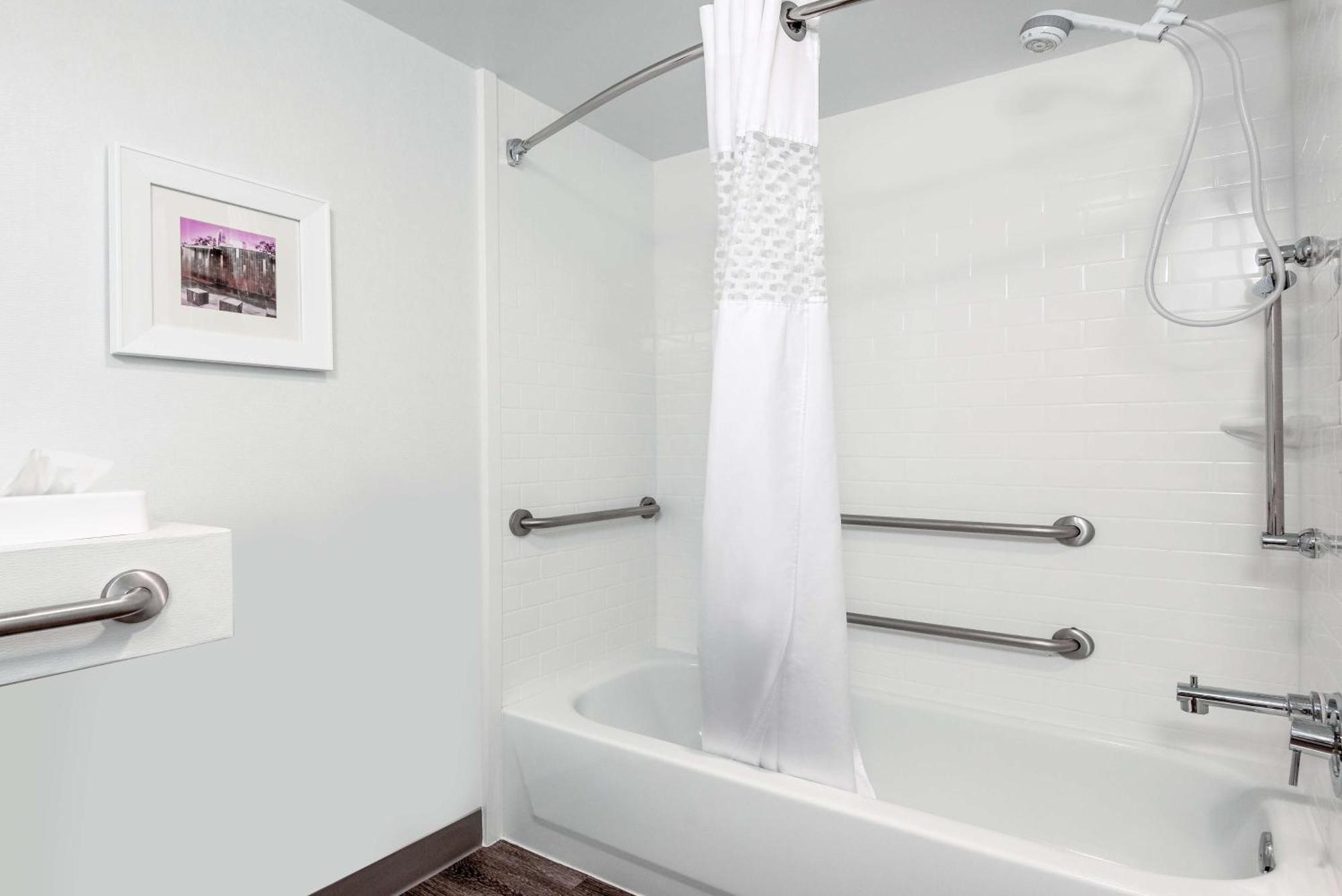 Hampton Uptown Hotel