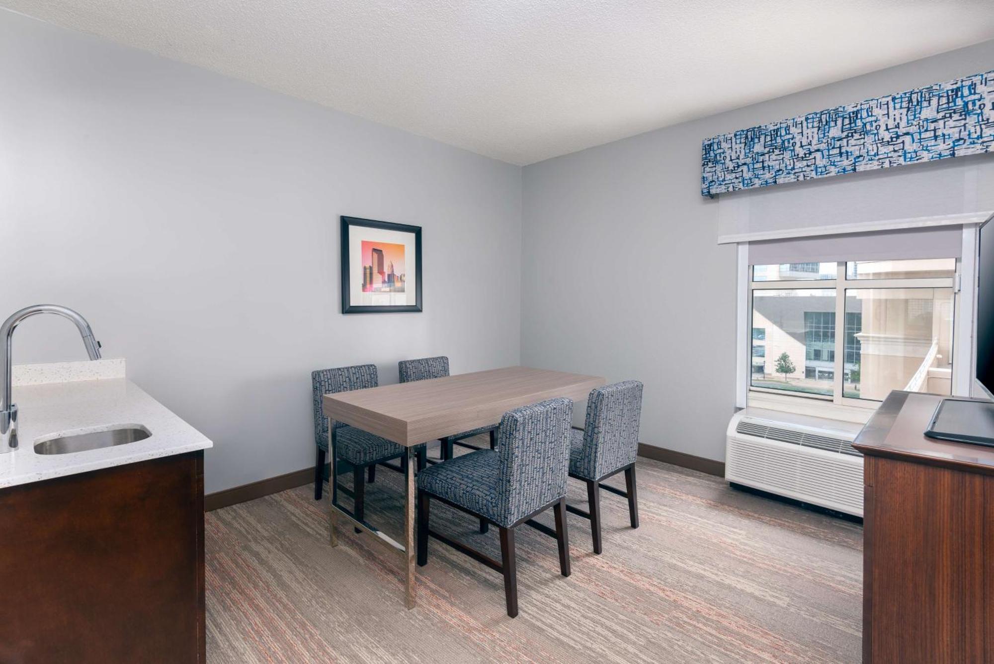 Hotel Hampton Uptown 3*