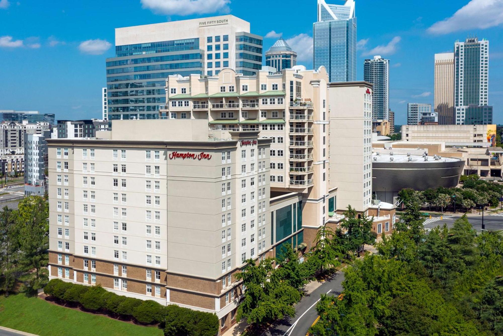 Hampton Uptown Hotel 3*