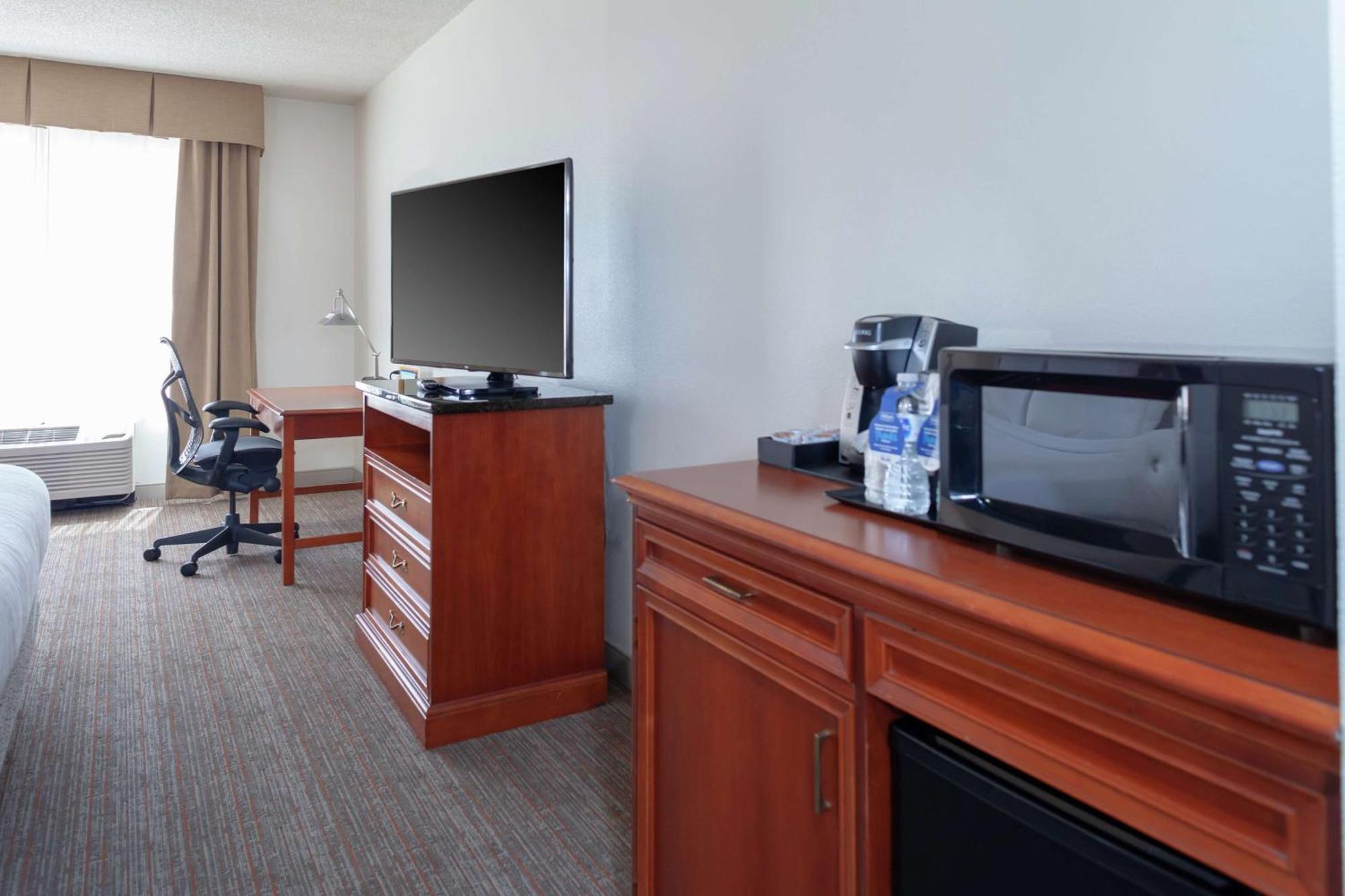 Hilton Garden North 3*