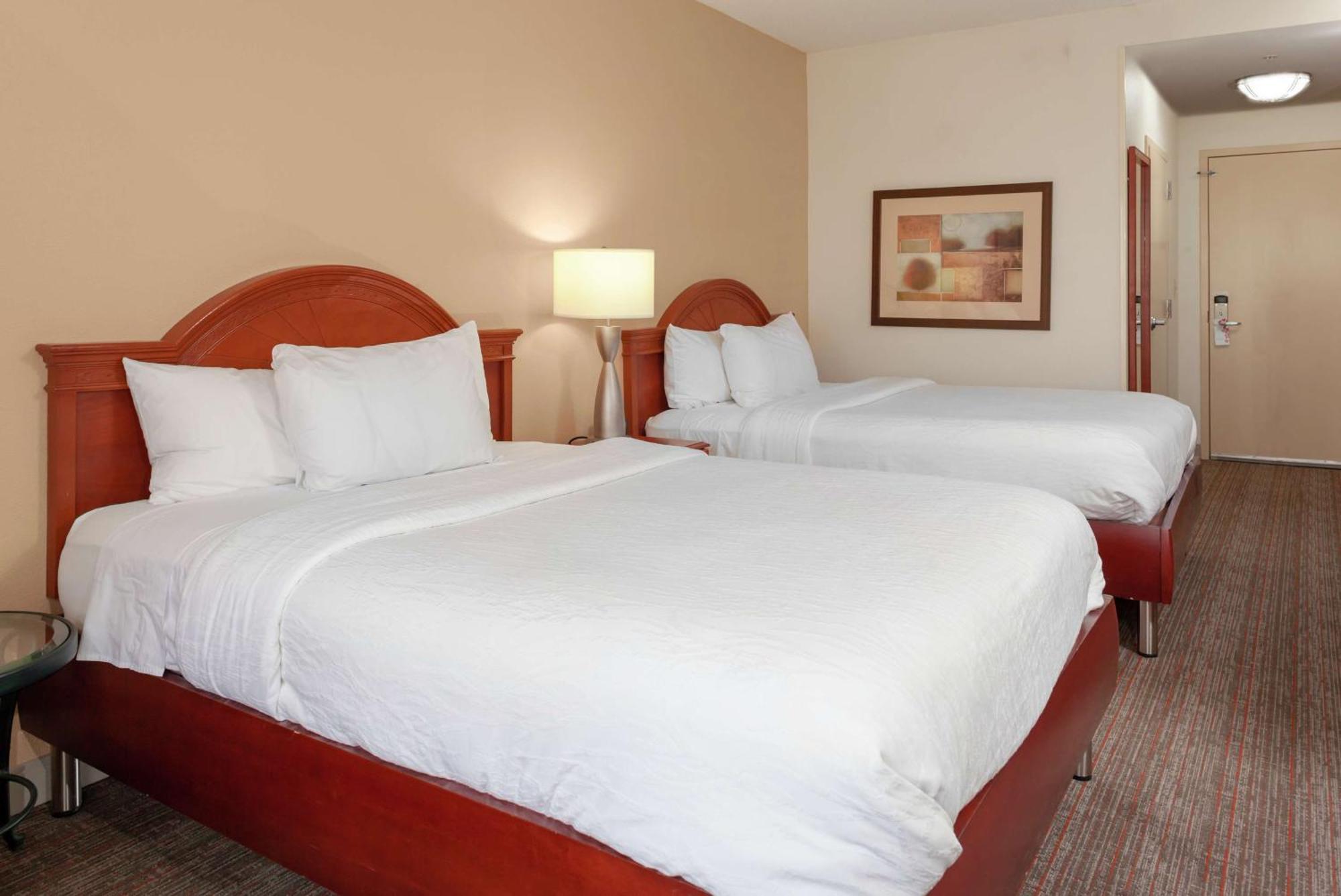 Hilton Garden North 3*