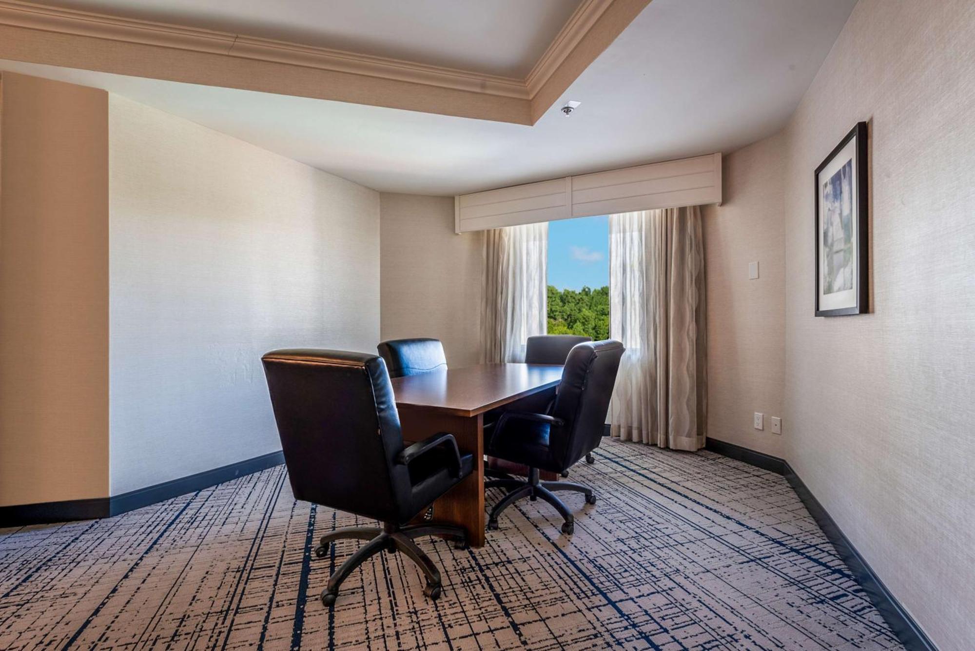Doubletree By Hilton South Tyvola Hotel
