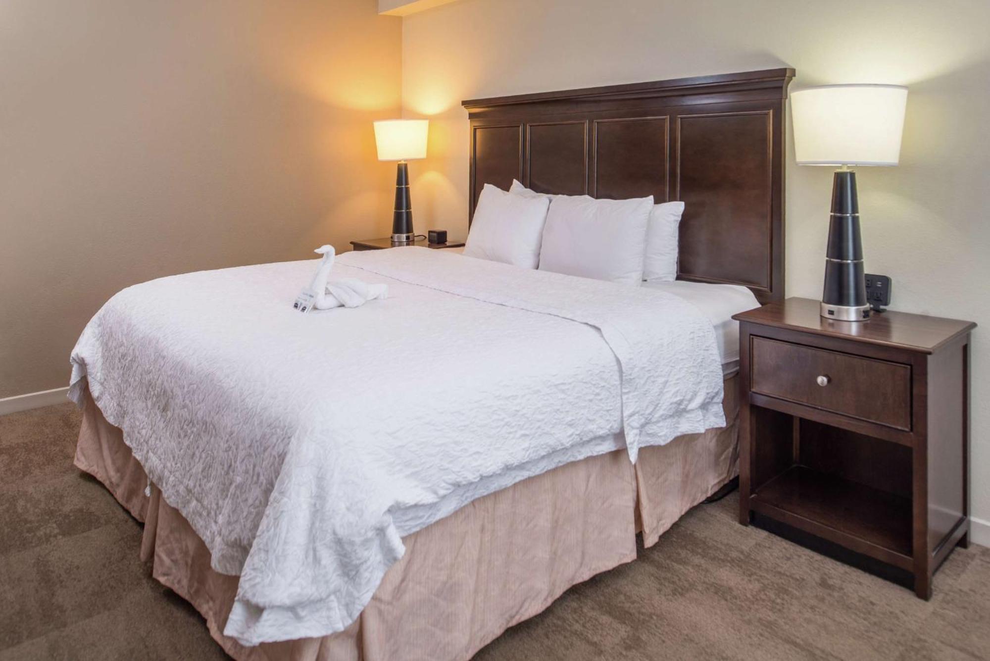 Hampton & Arrowood Rd Hotel Charlotte