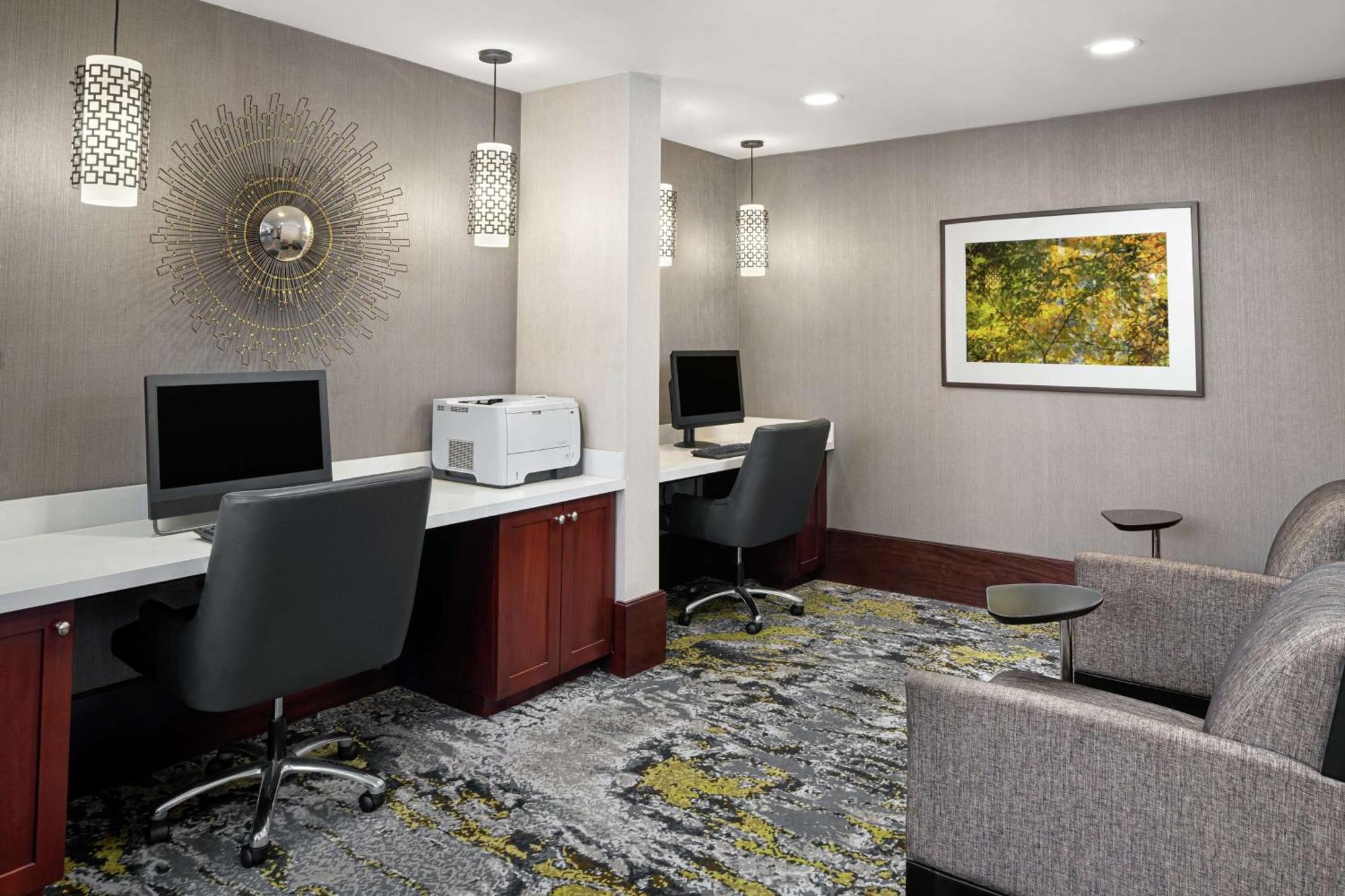 Doubletree By Hilton Charlotte/southpark Hotel