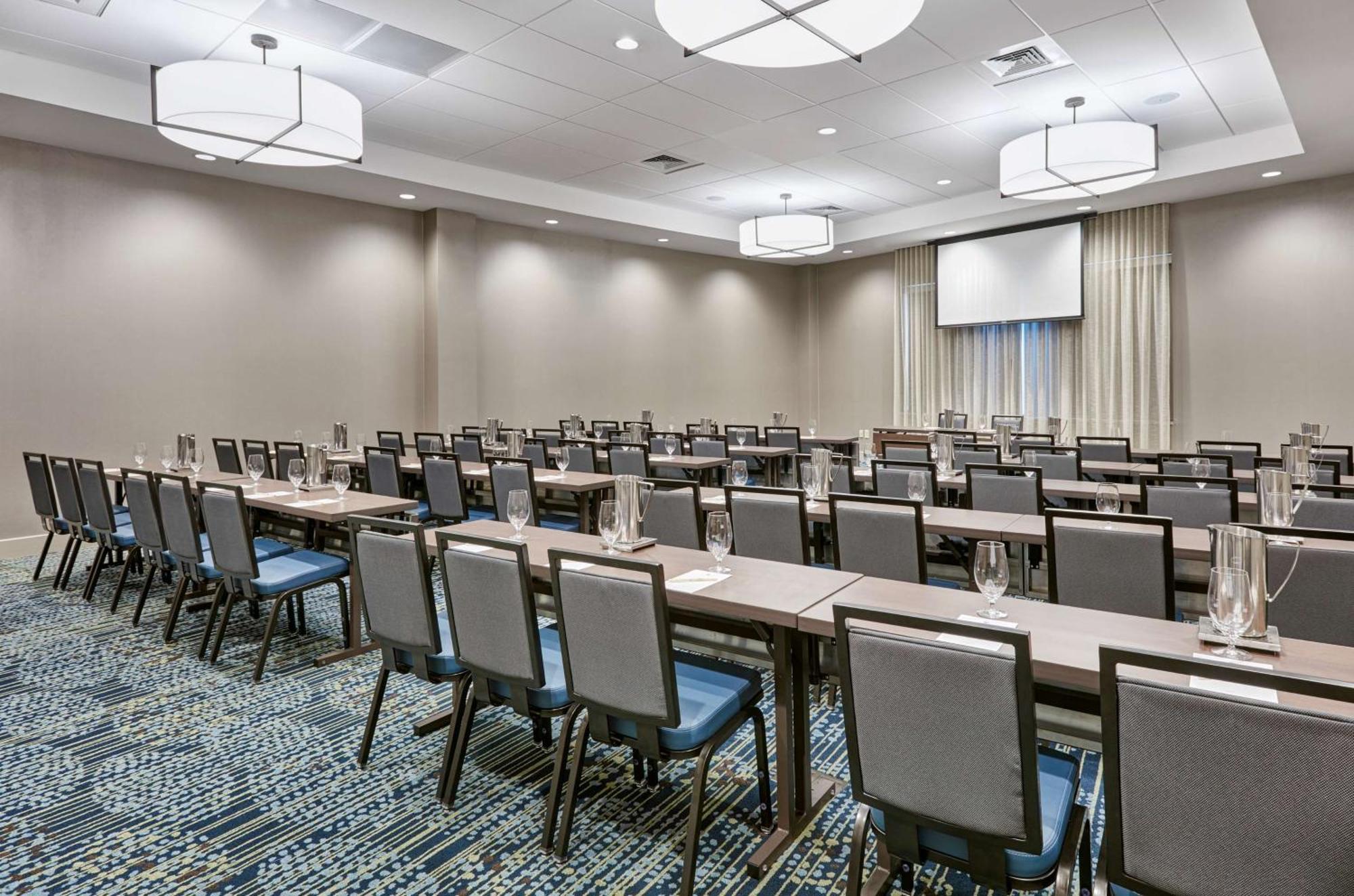Doubletree By Hilton Uptown Hotel 4*
