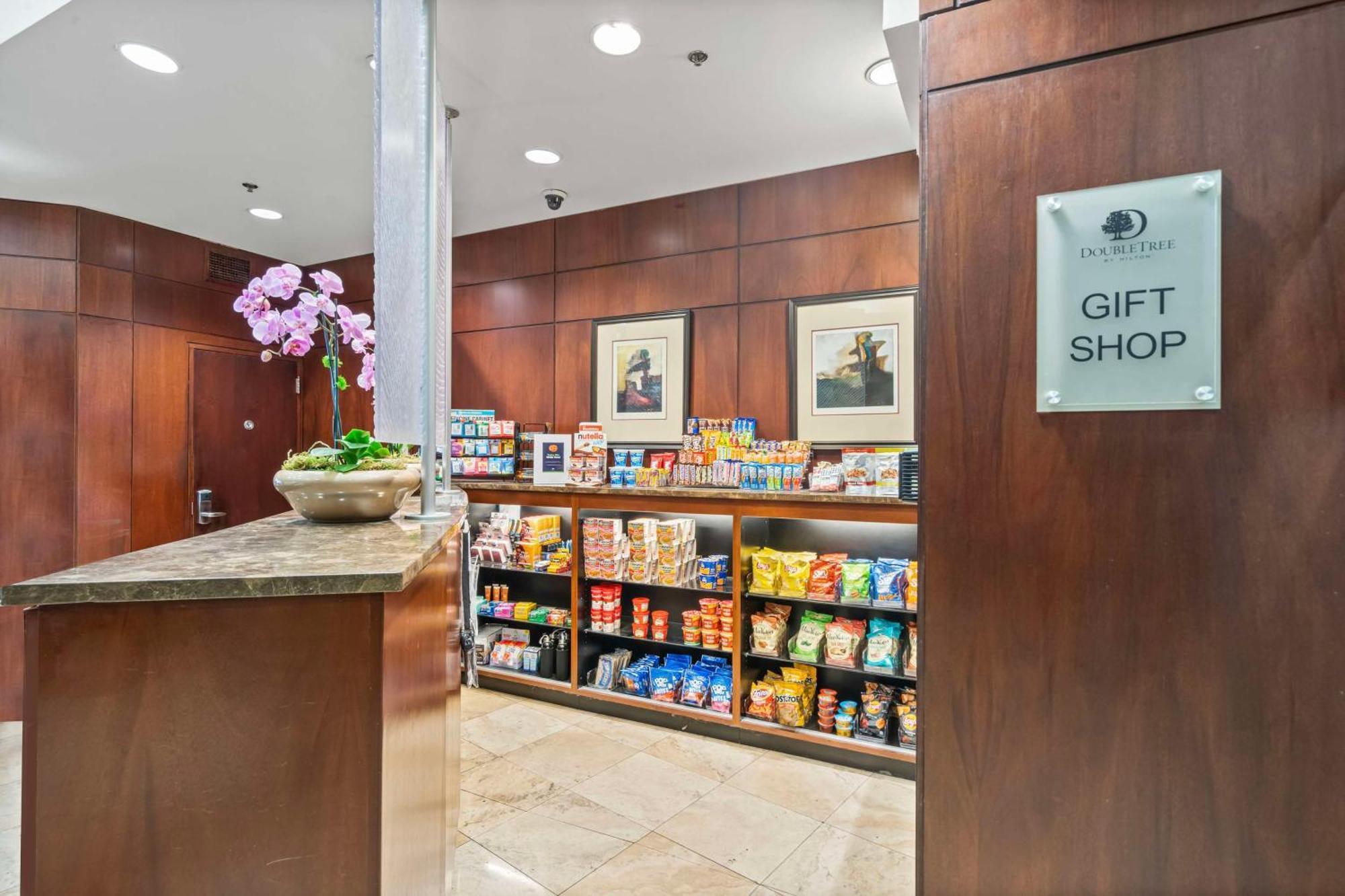 Hotel Doubletree By Hilton Uptown 4*