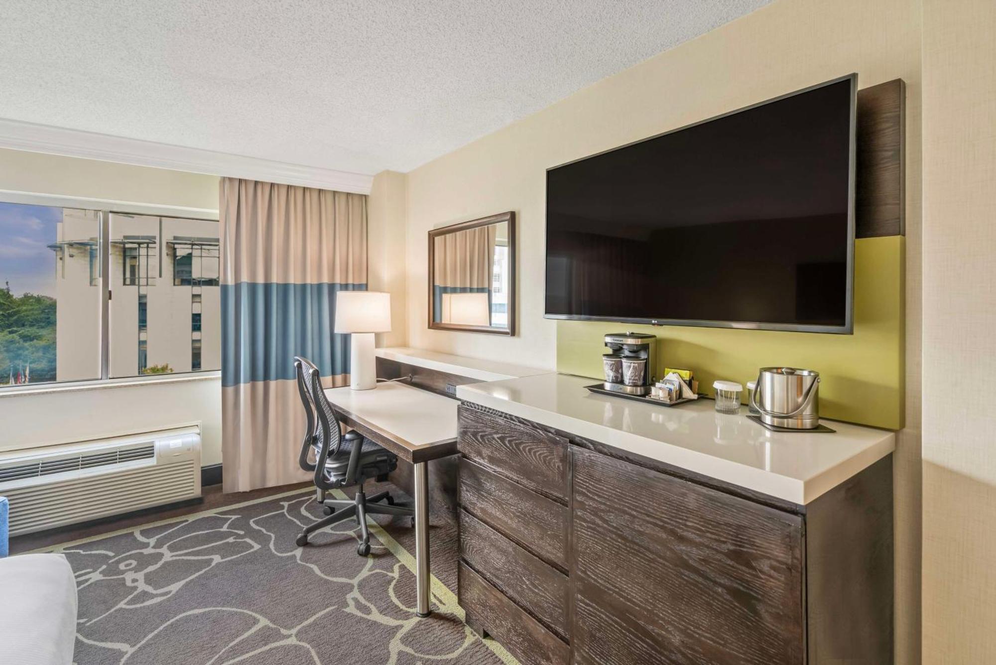 Doubletree By Hilton Uptown