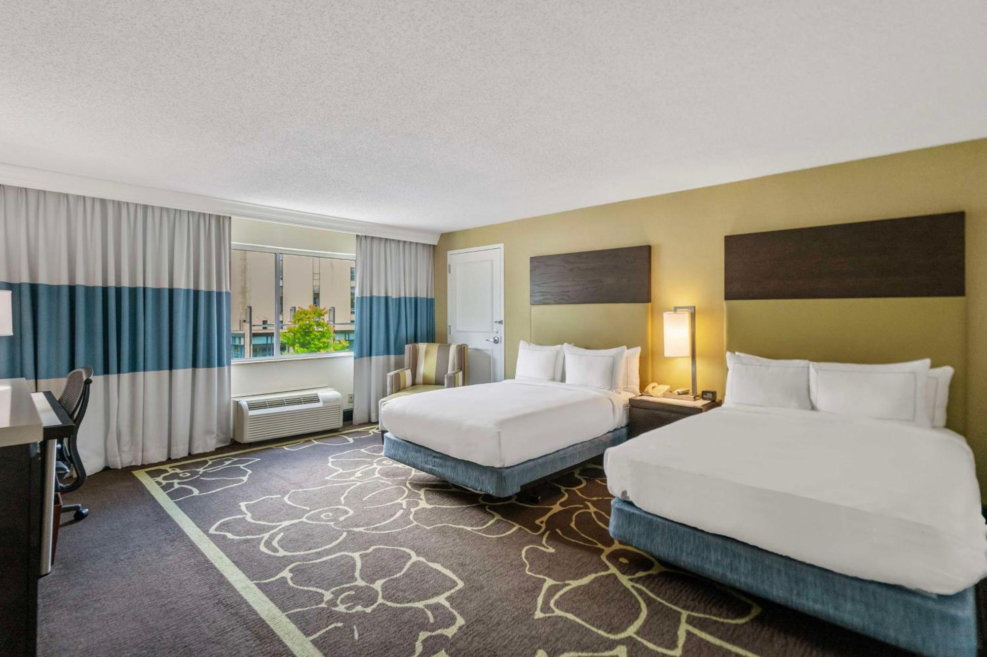 Doubletree By Hilton Uptown 4*