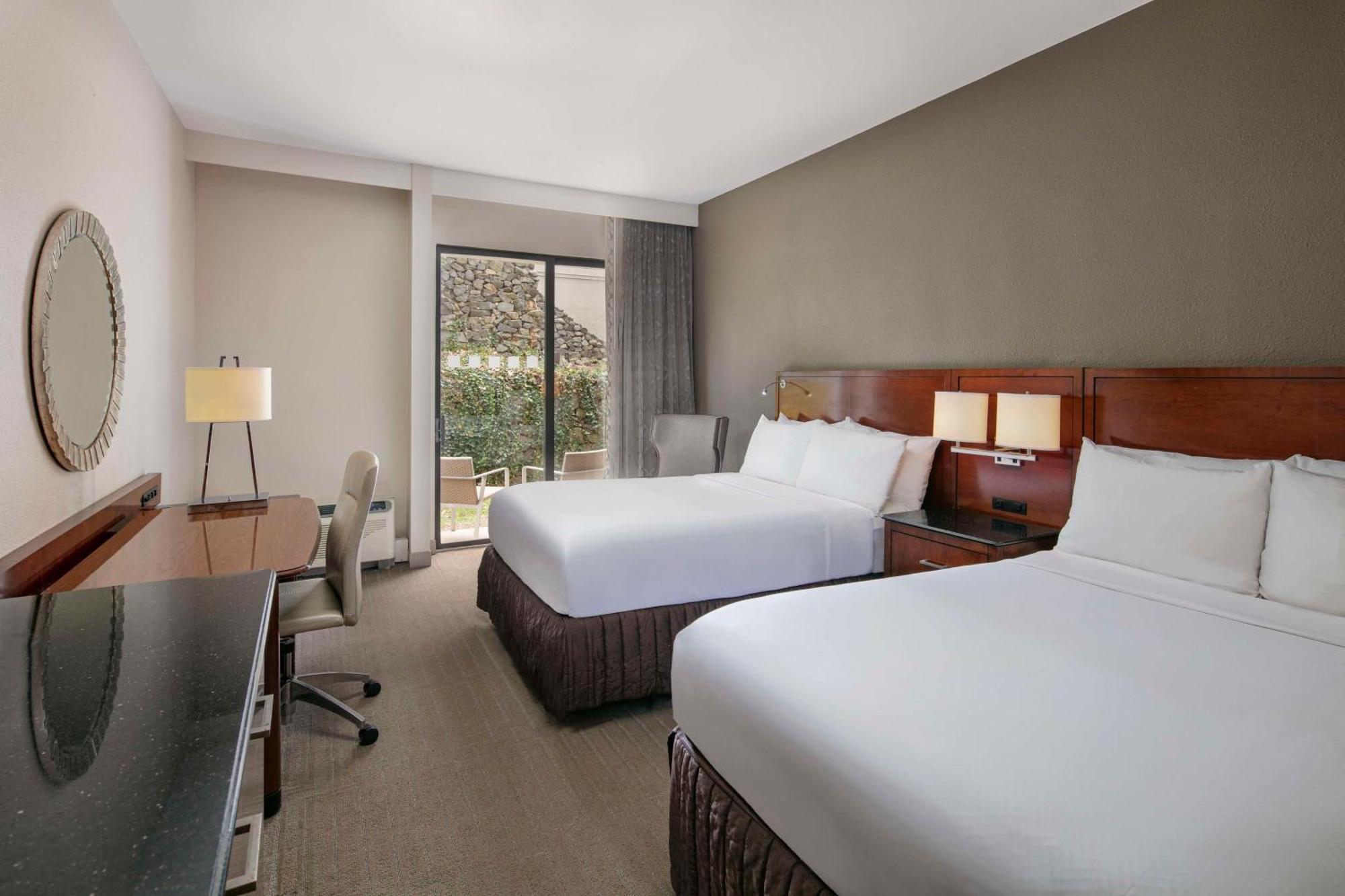 Sonesta Lower South End 4*