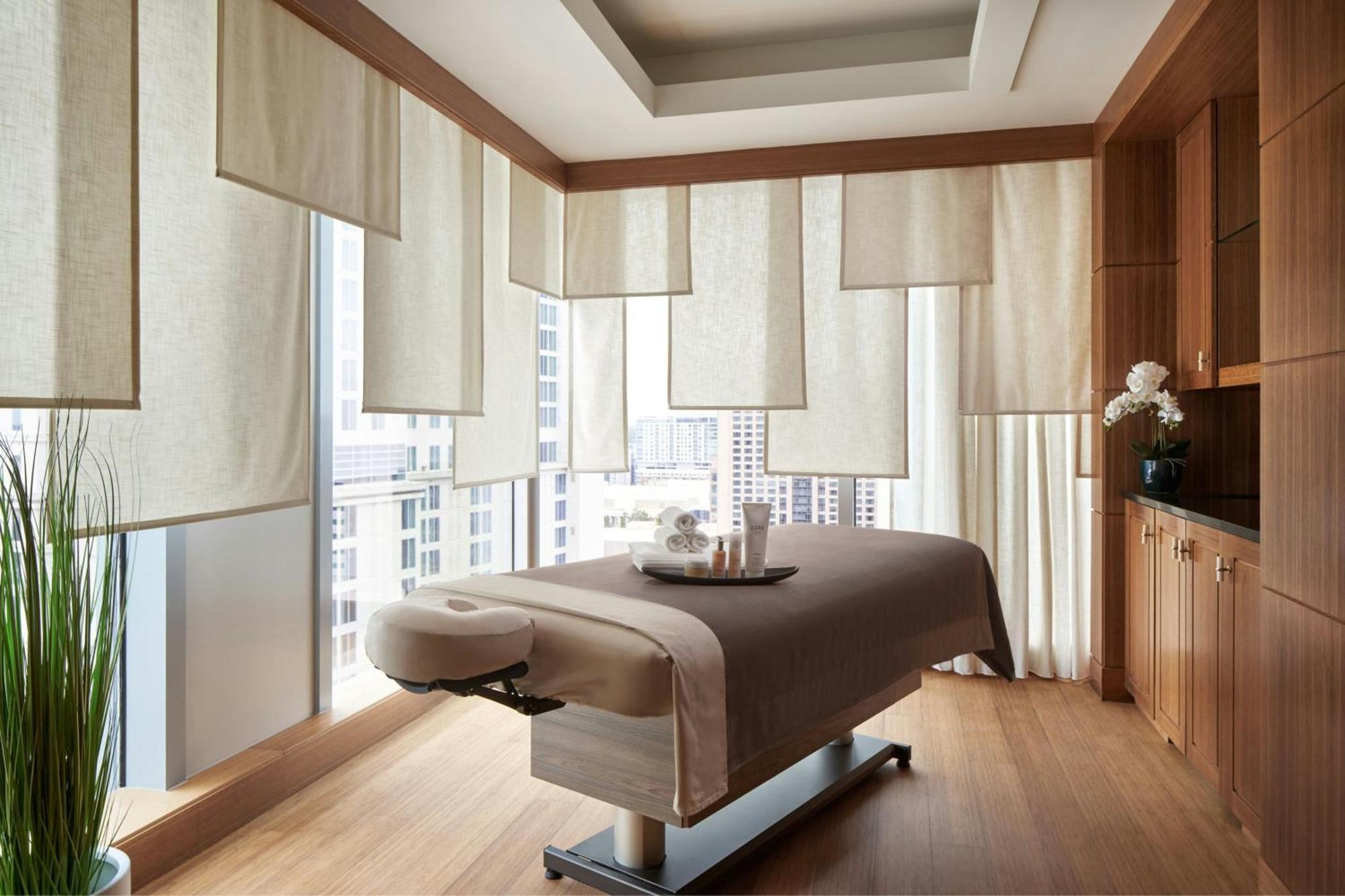 The Ritz-carlton,