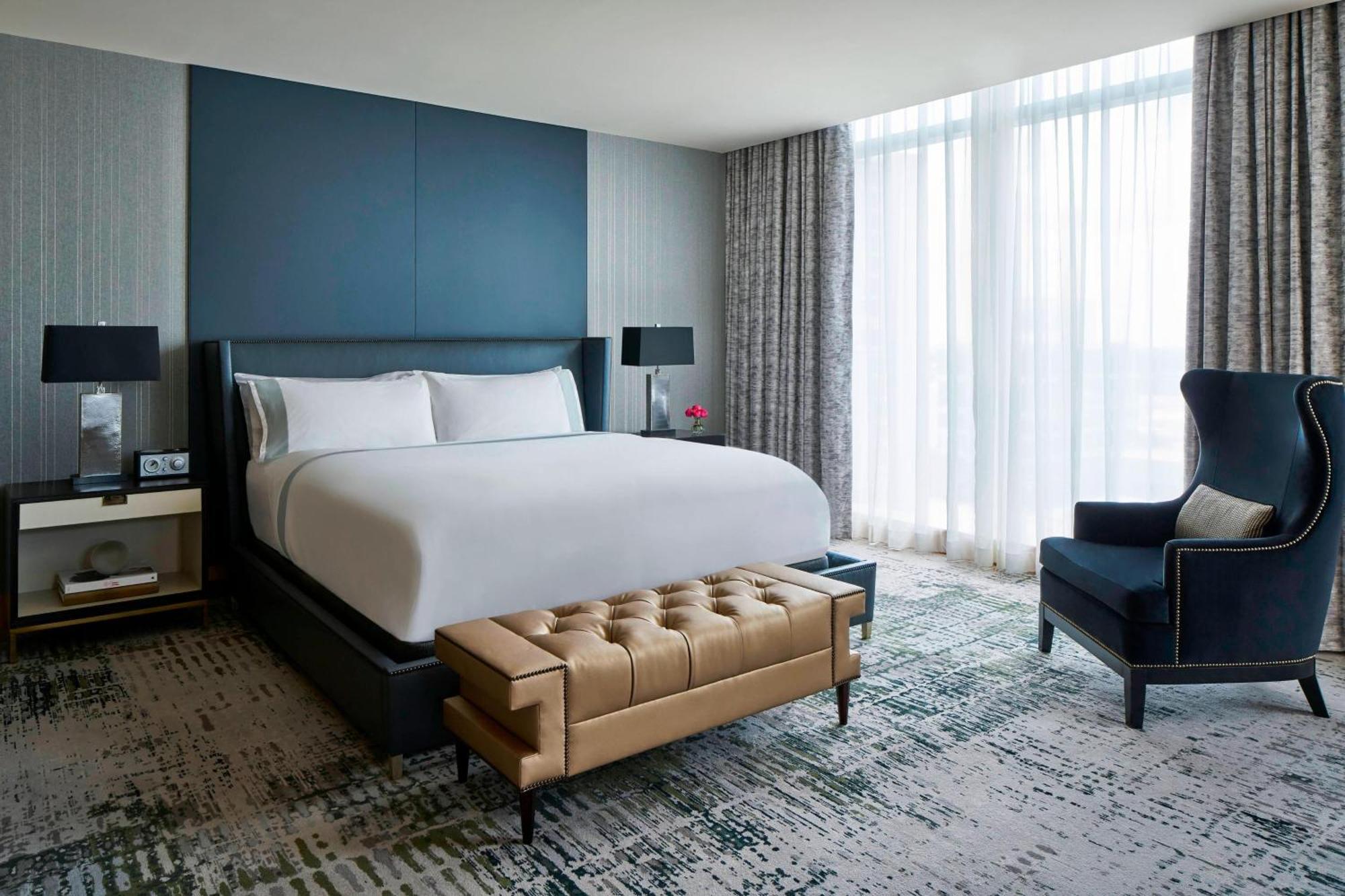 The Ritz-carlton,