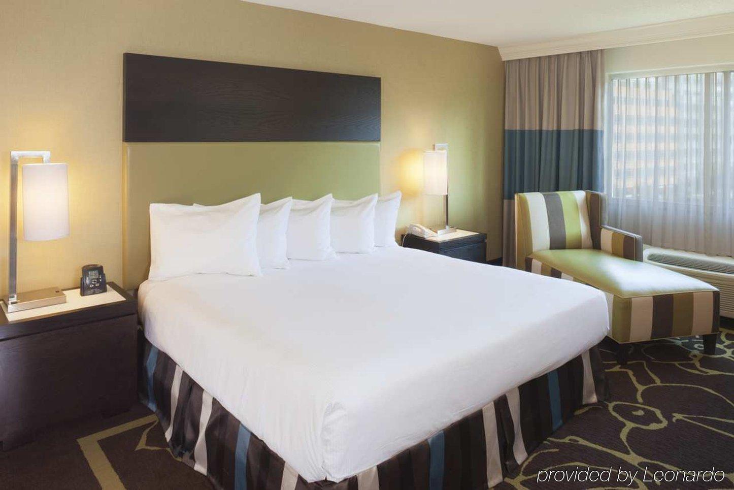 Hotel Doubletree By Hilton Uptown 4*