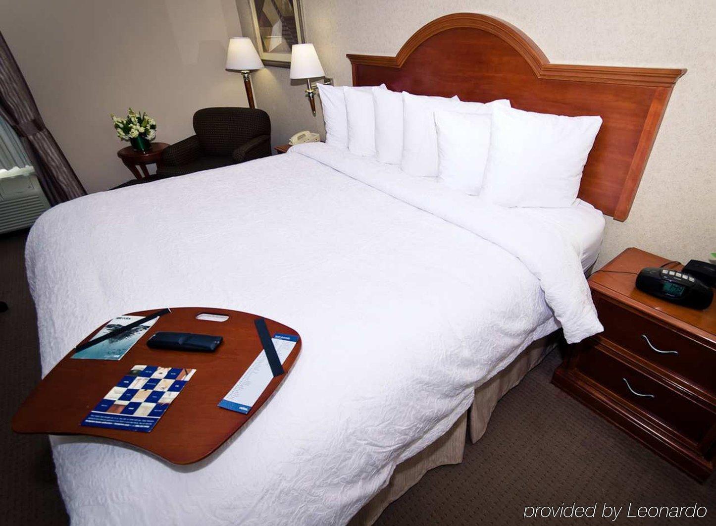 Hampton Uptown Hotel 3*