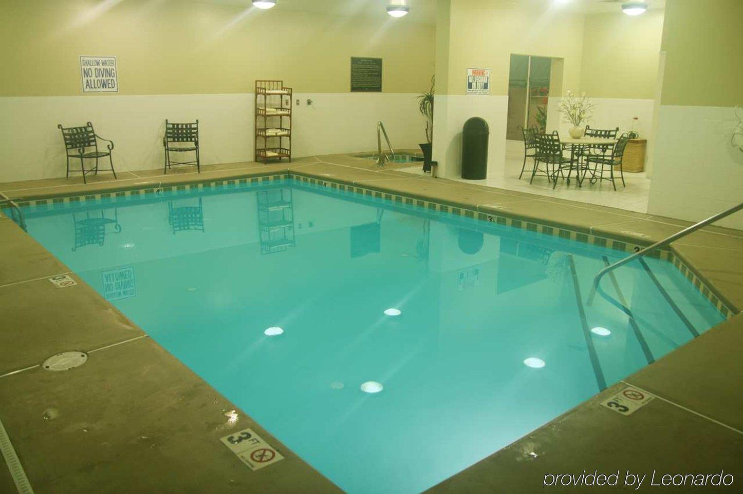 Hampton Uptown Hotel 3*