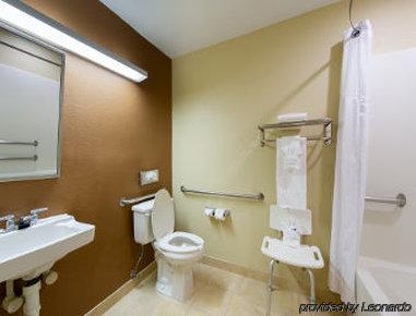 Microtel By Wyndham Place Hotel 2*