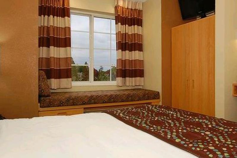 Microtel By Wyndham Place