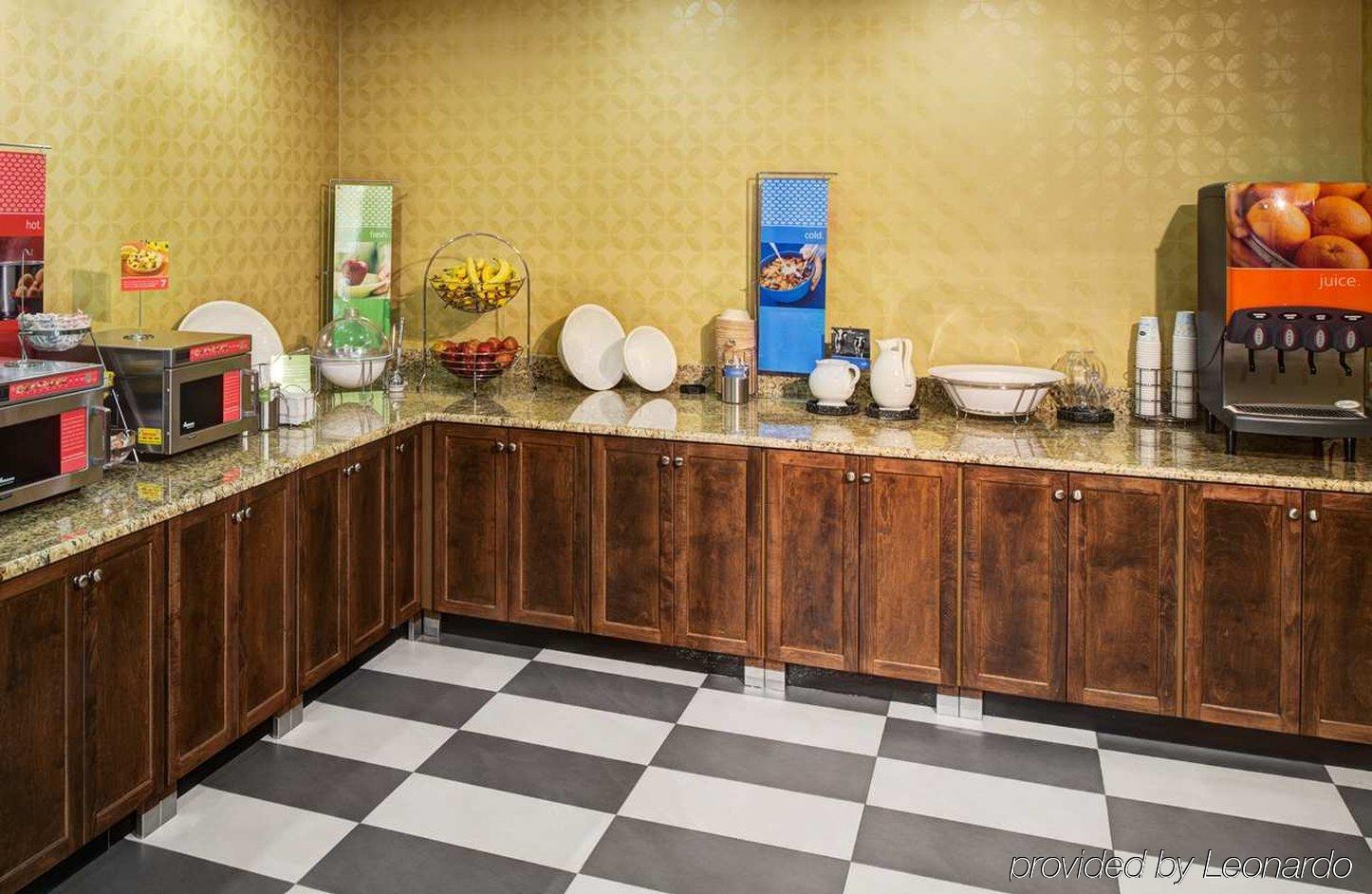 Hampton & Arrowood Rd Hotel