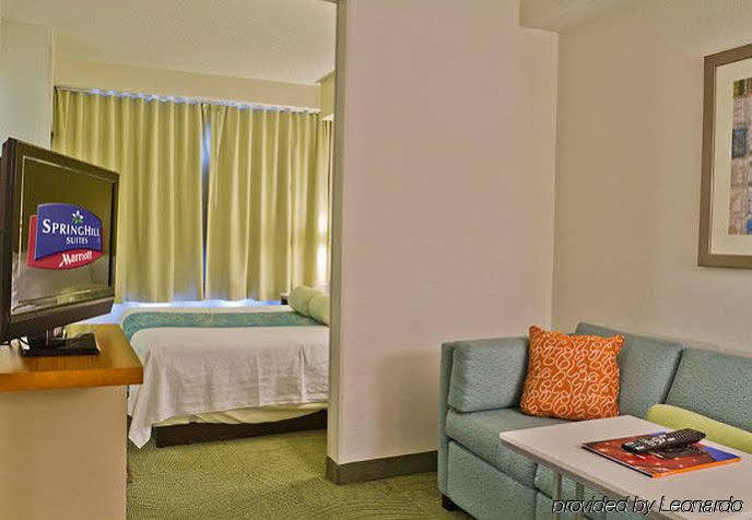 Hotel Springhill By Marriott Airport