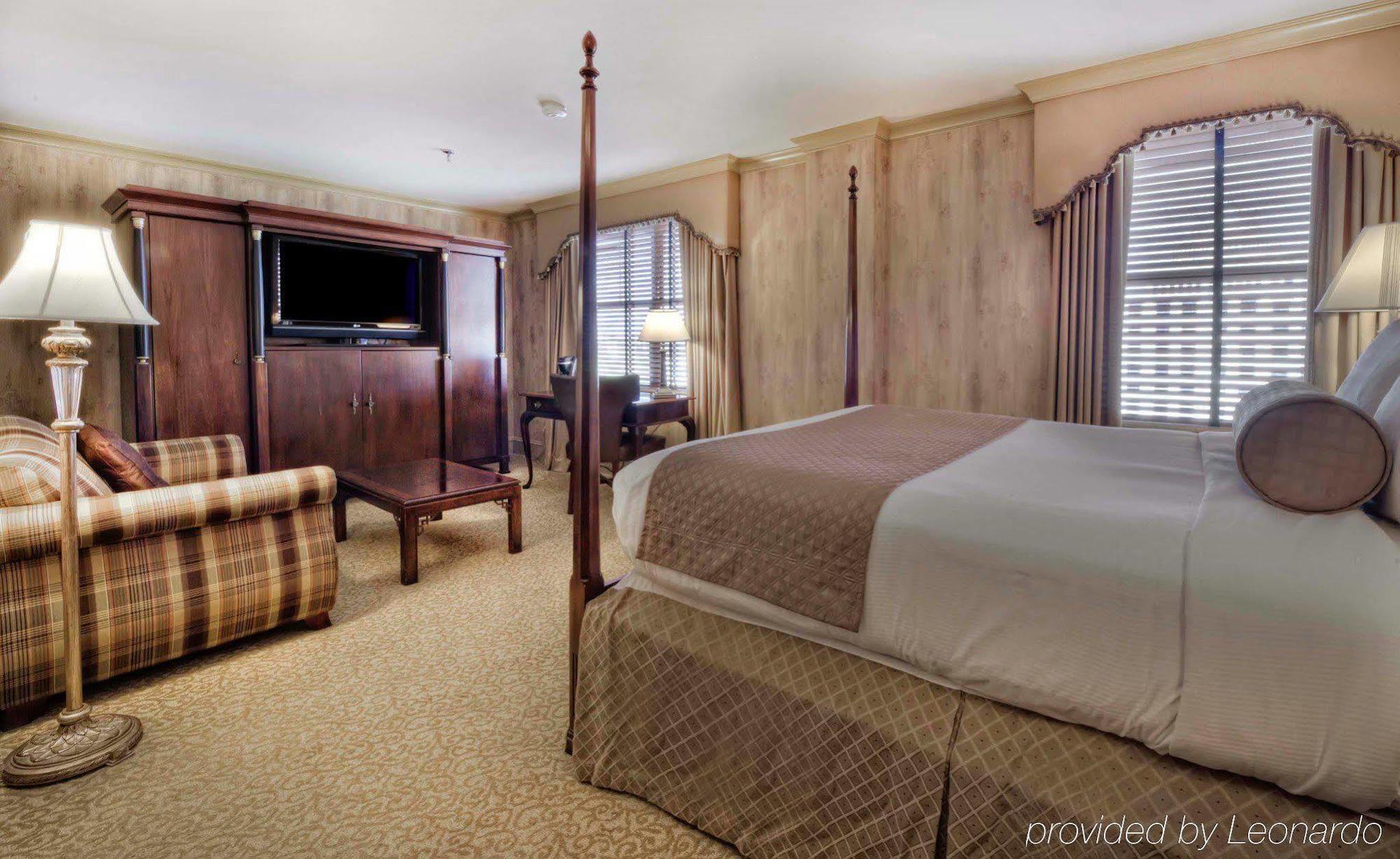 Dunhill Hotel 4*