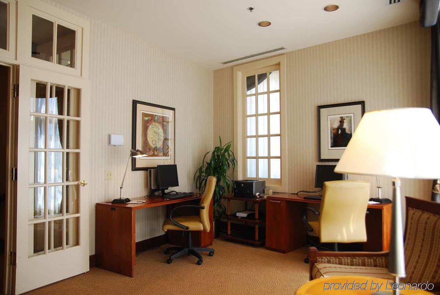 Hotel Doubletree By Hilton Uptown 4*