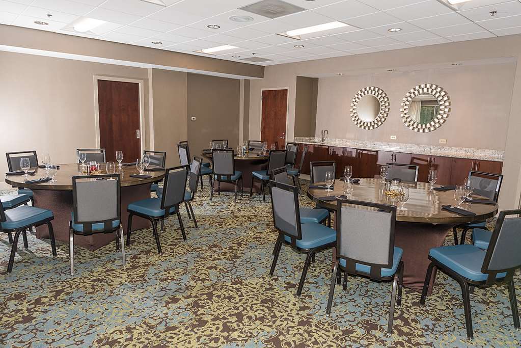 Doubletree By Hilton Uptown 4*