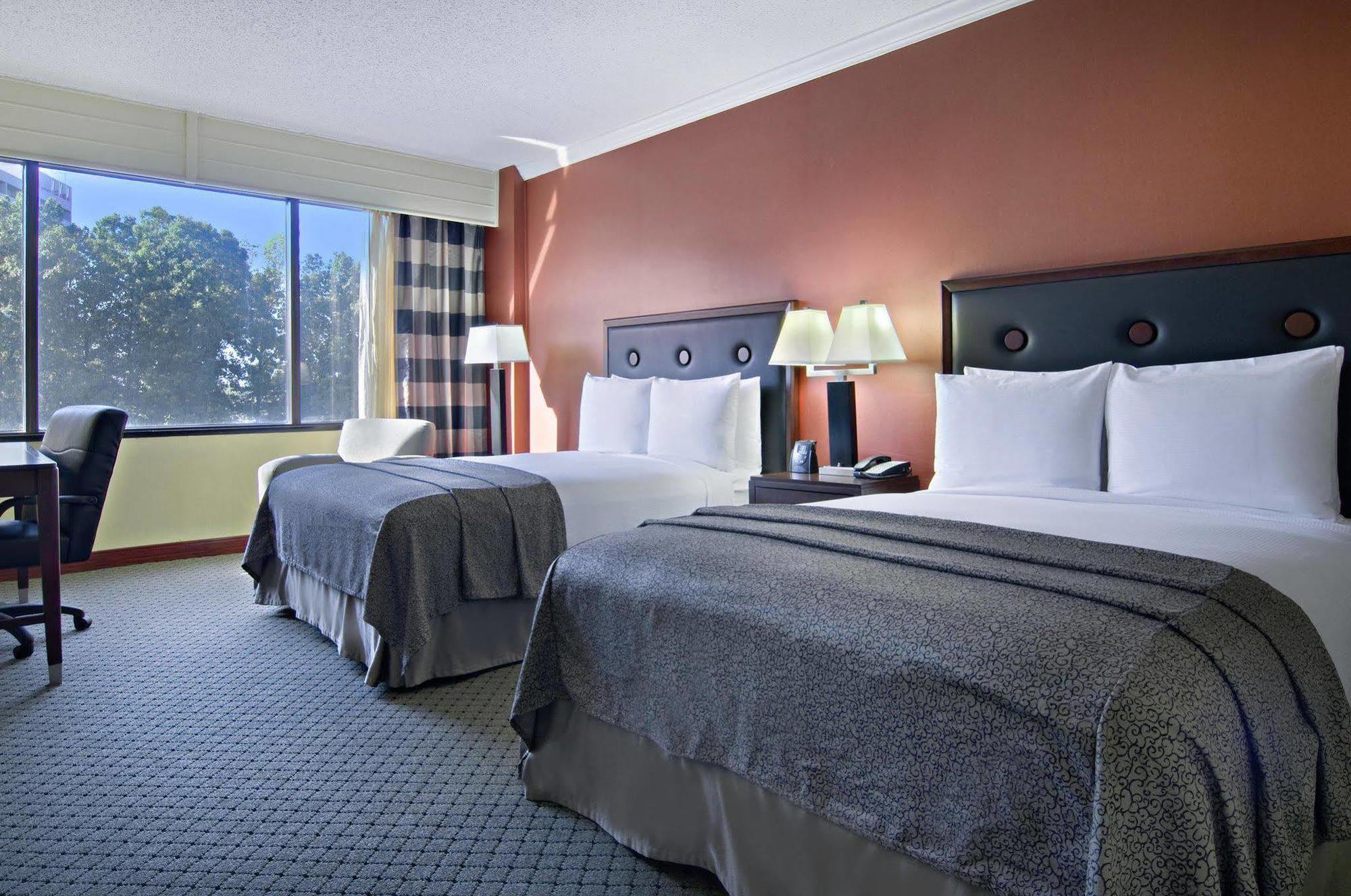 Doubletree By Hilton South Tyvola Hotel